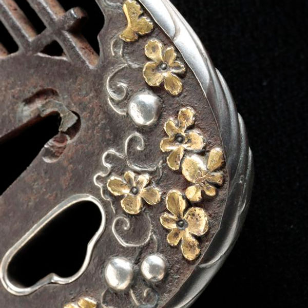 Yugao Motif Tsuba (Unsigned), Fittings for Koshirae — 4 of 4