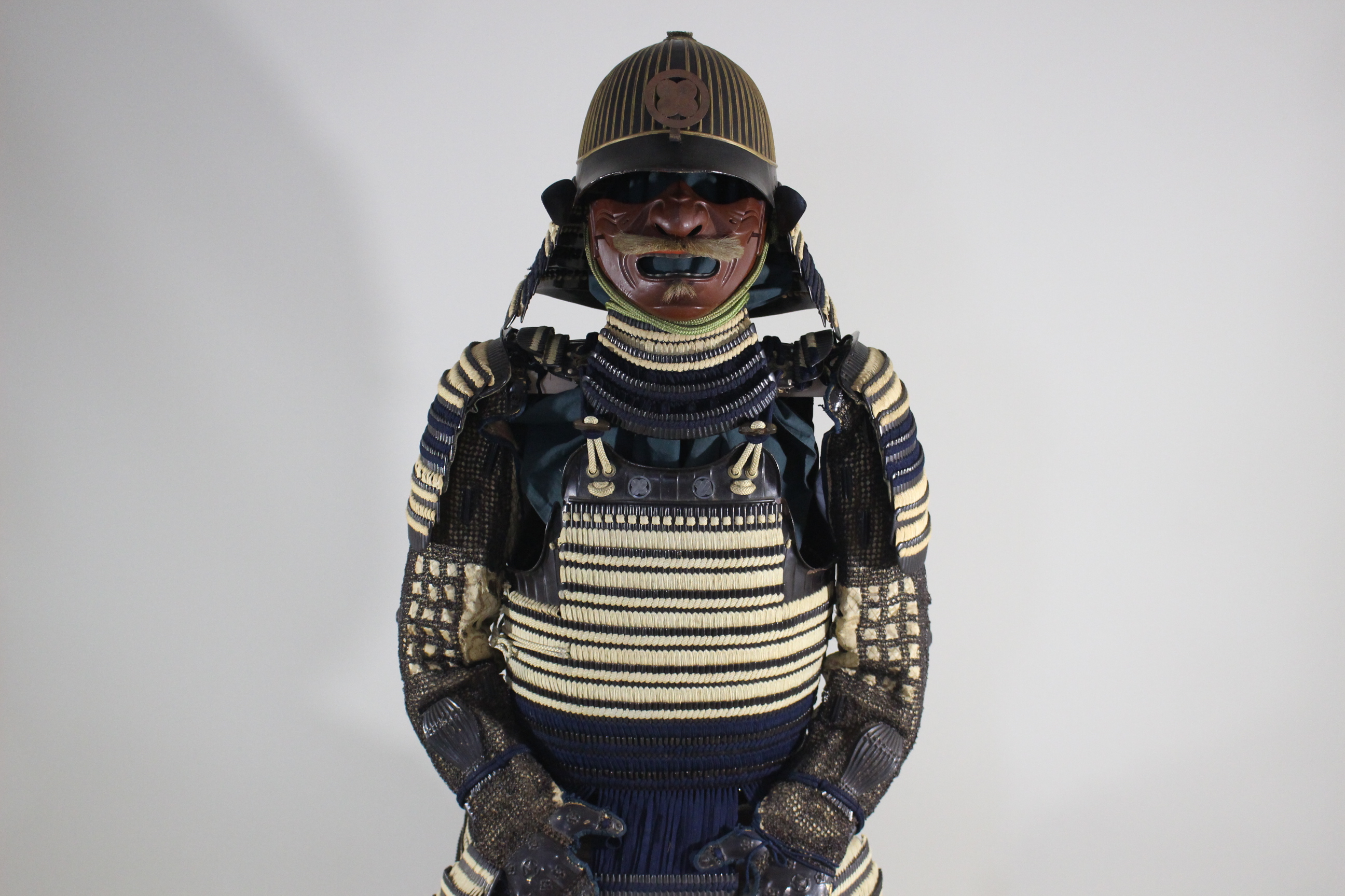 Tokubetsu Kicho Certificate: Black Lacquered Hon-kozane White Ito Odoshi Chu-kon Nimai-do Gusoku Y1-85 — 64 of 100