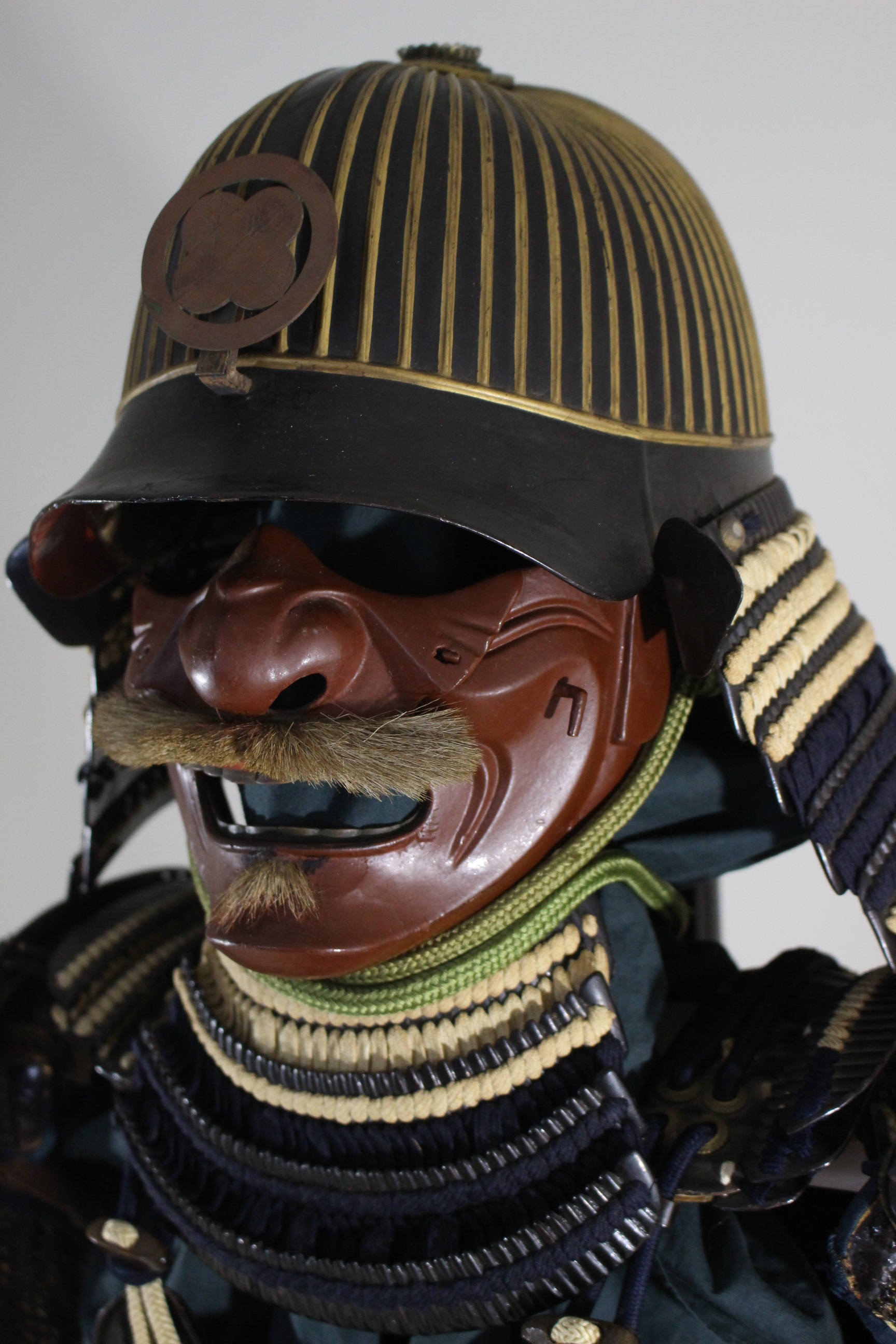 Tokubetsu Kicho Certificate: Black Lacquered Hon-kozane White Ito Odoshi Chu-kon Nimai-do Gusoku Y1-85 — 66 of 100