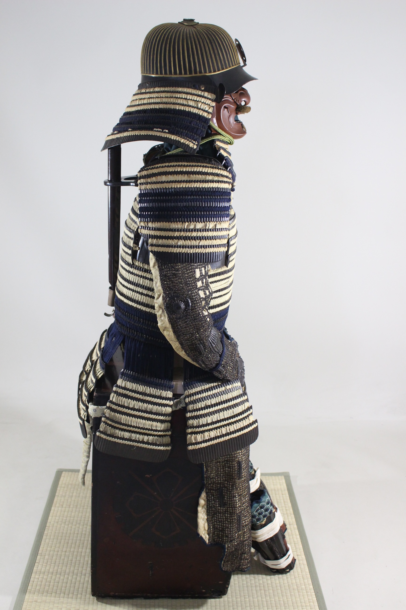 Tokubetsu Kicho Certificate: Black Lacquered Hon-kozane White Ito Odoshi Chu-kon Nimai-do Gusoku Y1-85 — 69 of 100