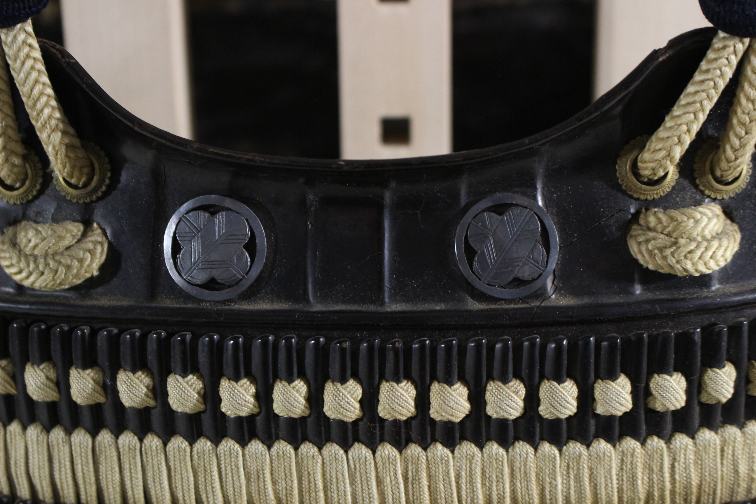 Tokubetsu Kicho Certificate: Black Lacquered Hon-kozane White Ito Odoshi Chu-kon Nimai-do Gusoku Y1-85 — 82 of 100
