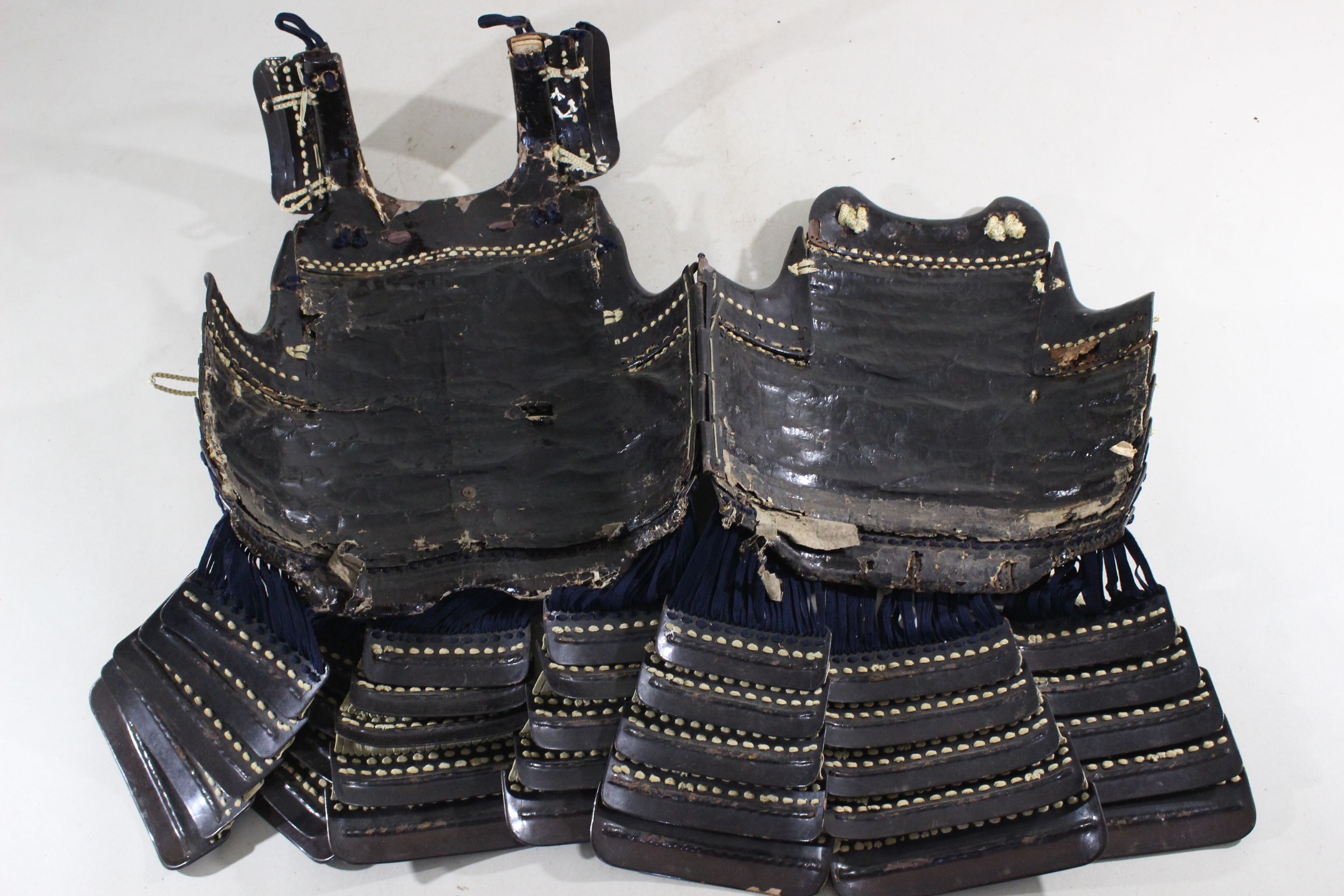 Tokubetsu Kicho Certificate: Black Lacquered Hon-kozane White Ito Odoshi Chu-kon Nimai-do Gusoku Y1-85 — 93 of 100
