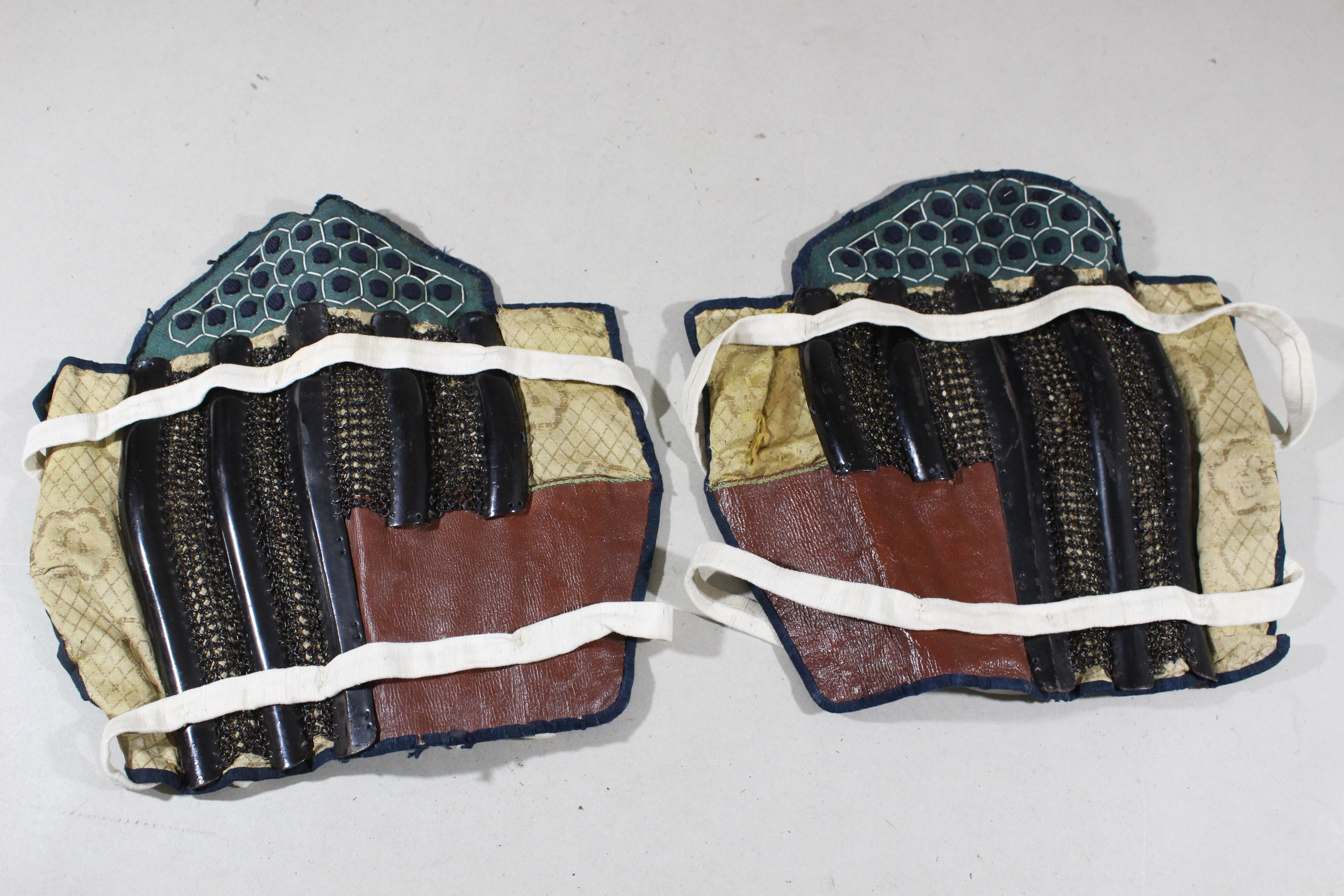 Tokubetsu Kicho Certificate: Black Lacquered Hon-kozane White Ito Odoshi Chu-kon Nimai-do Gusoku Y1-85 — 27 of 100