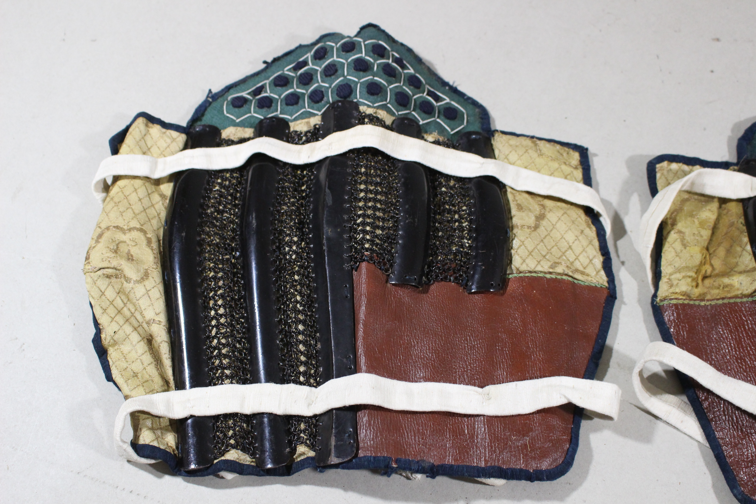 Tokubetsu Kicho Certificate: Black Lacquered Hon-kozane White Ito Odoshi Chu-kon Nimai-do Gusoku Y1-85 — 28 of 100