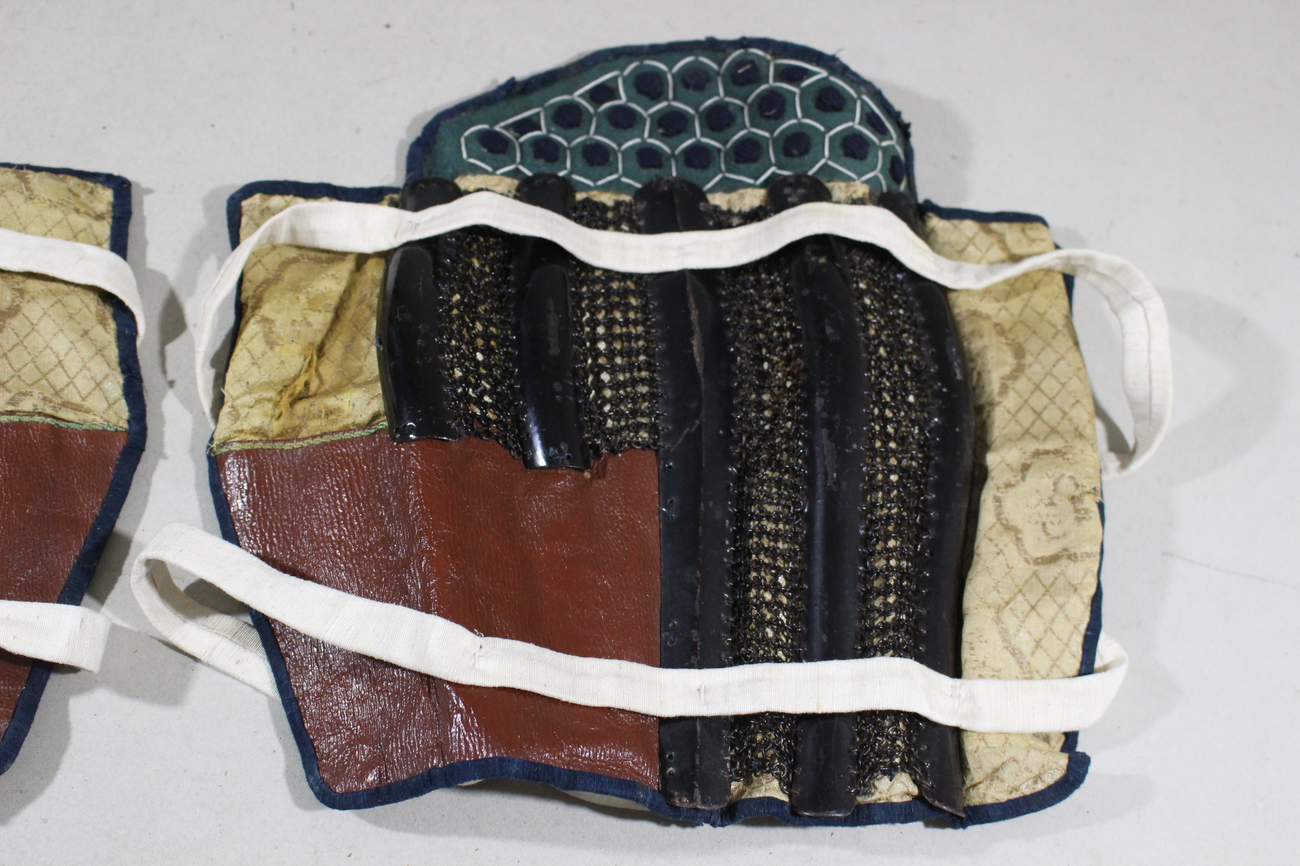 Tokubetsu Kicho Certificate: Black Lacquered Hon-kozane White Ito Odoshi Chu-kon Nimai-do Gusoku Y1-85 — 29 of 100