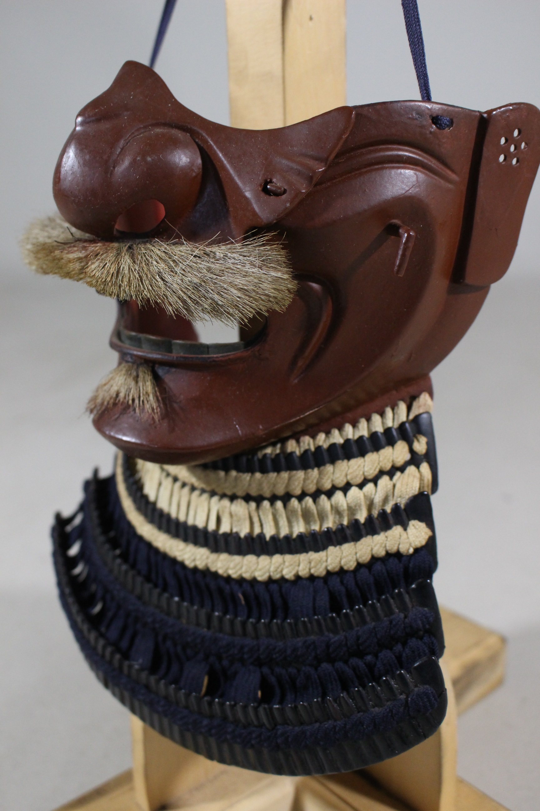 Tokubetsu Kicho Certificate: Black Lacquered Hon-kozane White Ito Odoshi Chu-kon Nimai-do Gusoku Y1-85 — 31 of 100