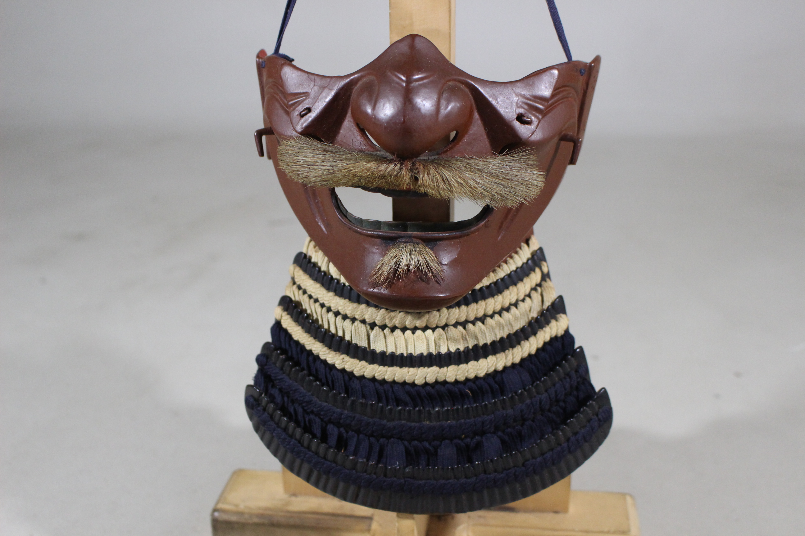 Tokubetsu Kicho Certificate: Black Lacquered Hon-kozane White Ito Odoshi Chu-kon Nimai-do Gusoku Y1-85 — 33 of 100