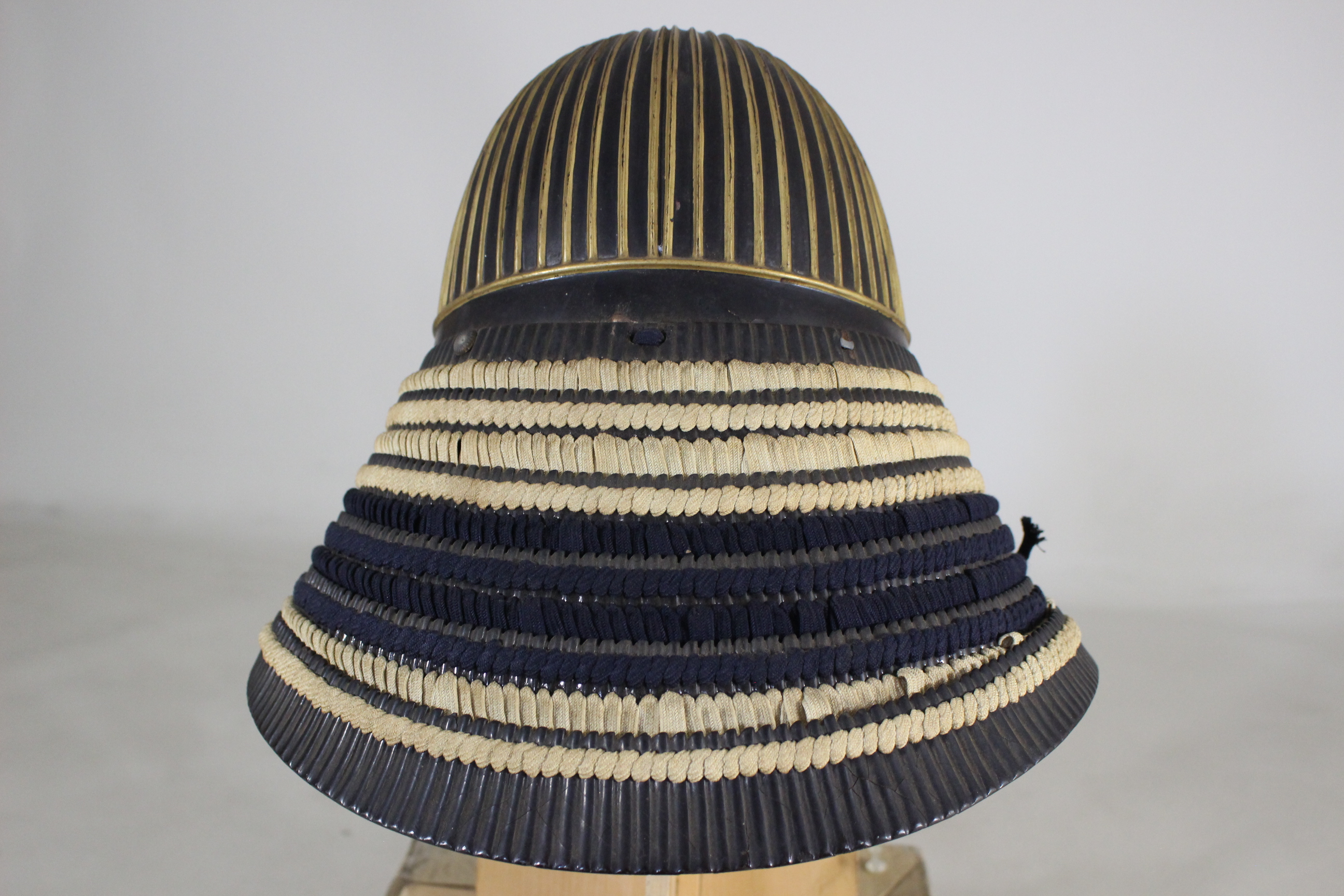 Tokubetsu Kicho Certificate: Black Lacquered Hon-kozane White Ito Odoshi Chu-kon Nimai-do Gusoku Y1-85 — 50 of 100