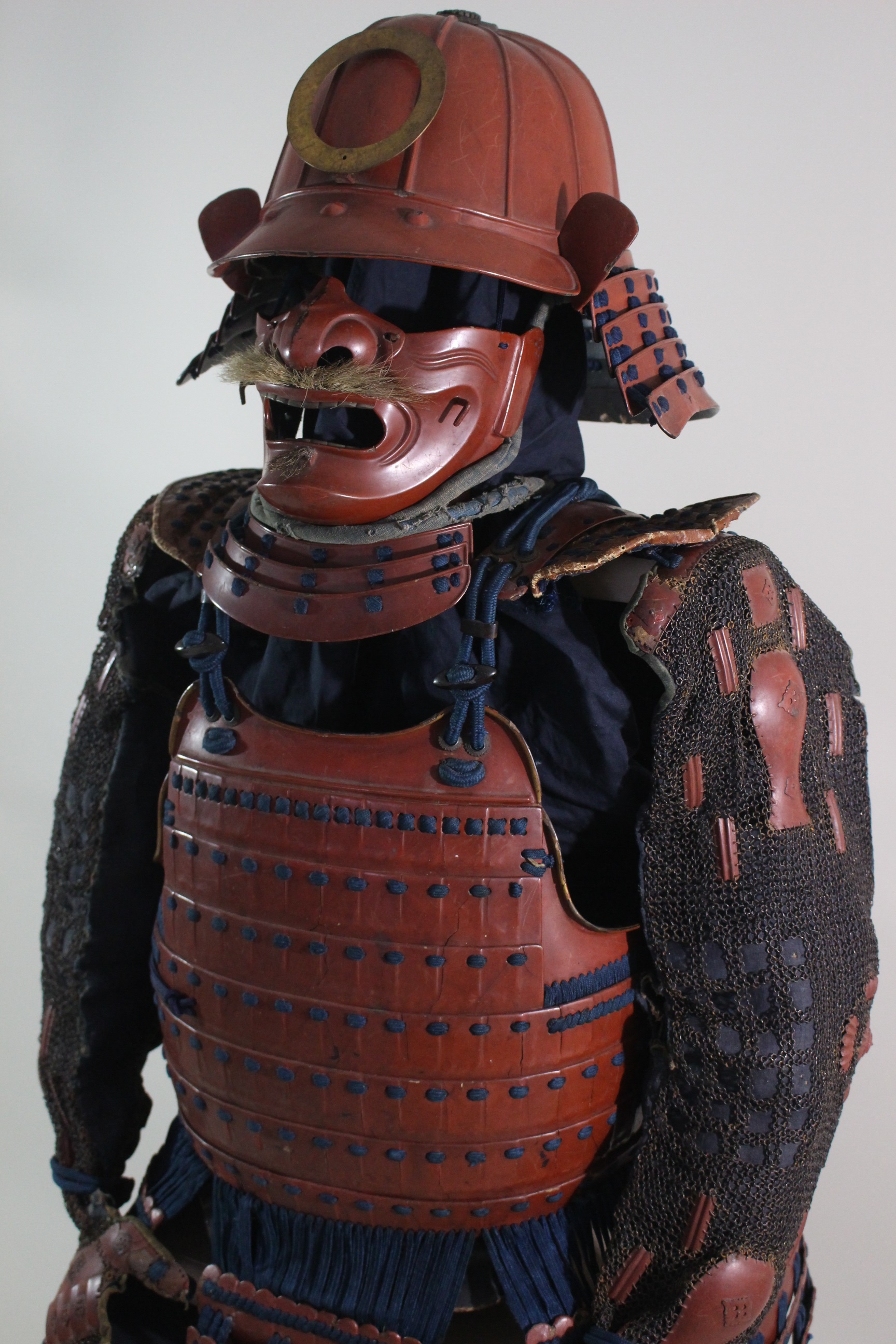 Special Kicho Certification: Iron Vermilion Lacquer Cut-Plate Iyo-Zane Light Blue Thread Laced Two-Piece Do Gusoku, Kojunin-gumi (Oniwaban-shu) Captain's Armor Y1-126 — 45 of 82
