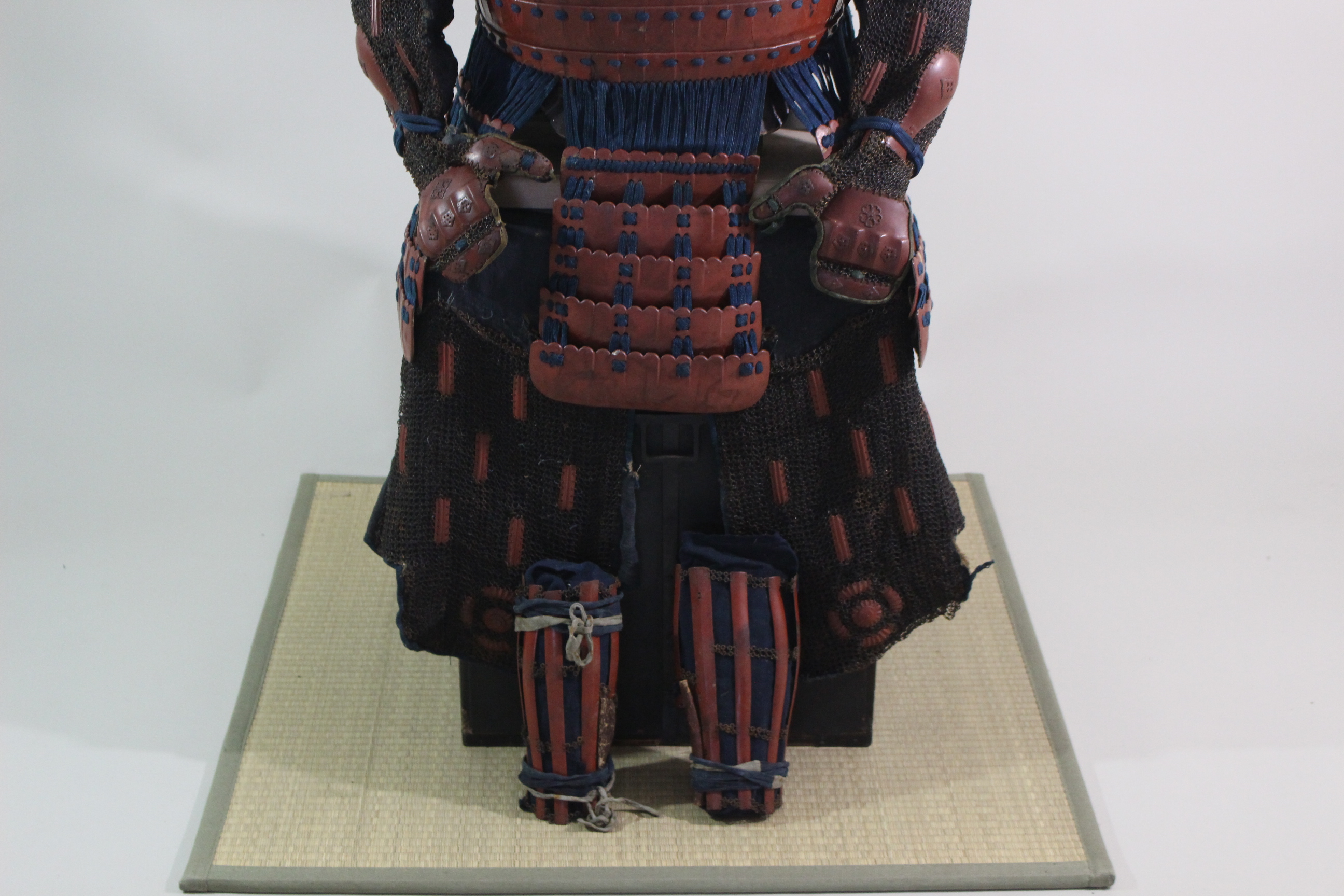 Special Kicho Certification: Iron Vermilion Lacquer Cut-Plate Iyo-Zane Light Blue Thread Laced Two-Piece Do Gusoku, Kojunin-gumi (Oniwaban-shu) Captain's Armor Y1-126 — 48 of 82