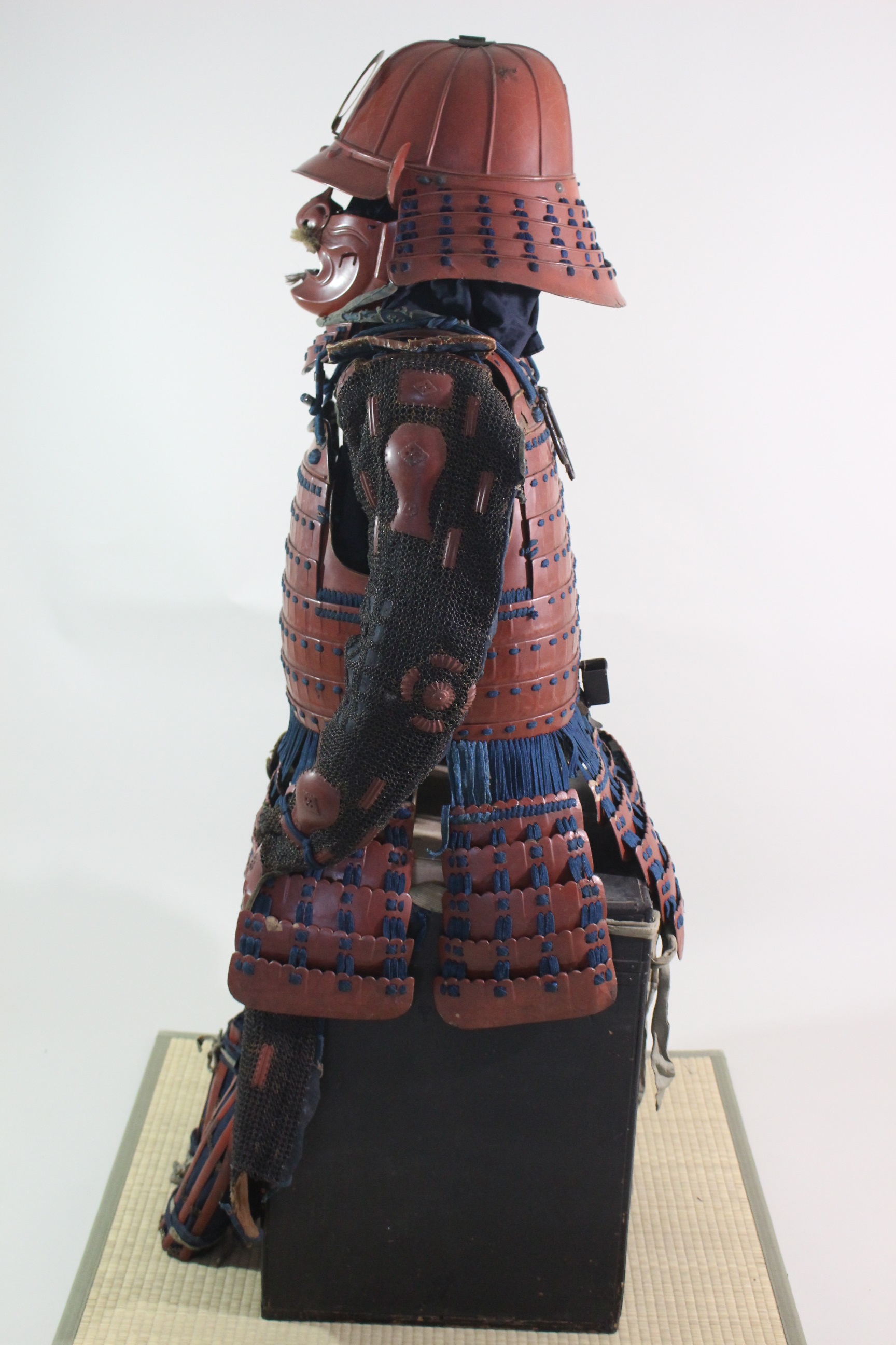 Special Kicho Certification: Iron Vermilion Lacquer Cut-Plate Iyo-Zane Light Blue Thread Laced Two-Piece Do Gusoku, Kojunin-gumi (Oniwaban-shu) Captain's Armor Y1-126 — 50 of 82