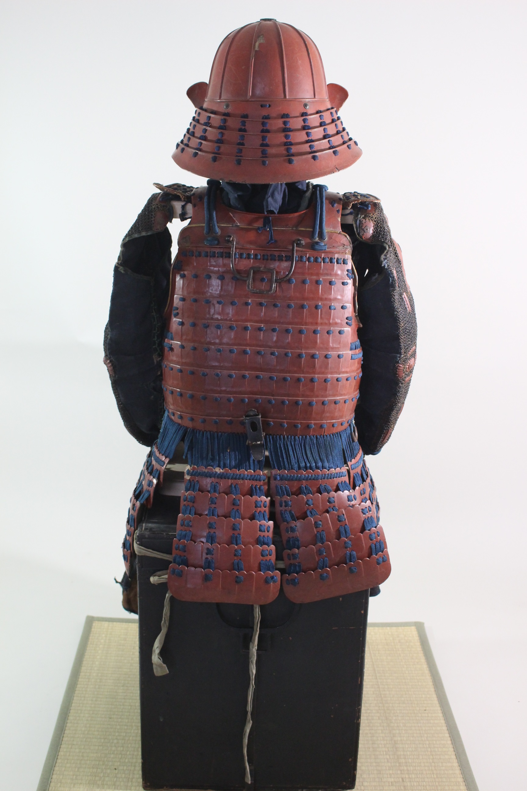 Special Kicho Certification: Iron Vermilion Lacquer Cut-Plate Iyo-Zane Light Blue Thread Laced Two-Piece Do Gusoku, Kojunin-gumi (Oniwaban-shu) Captain's Armor Y1-126 — 51 of 82