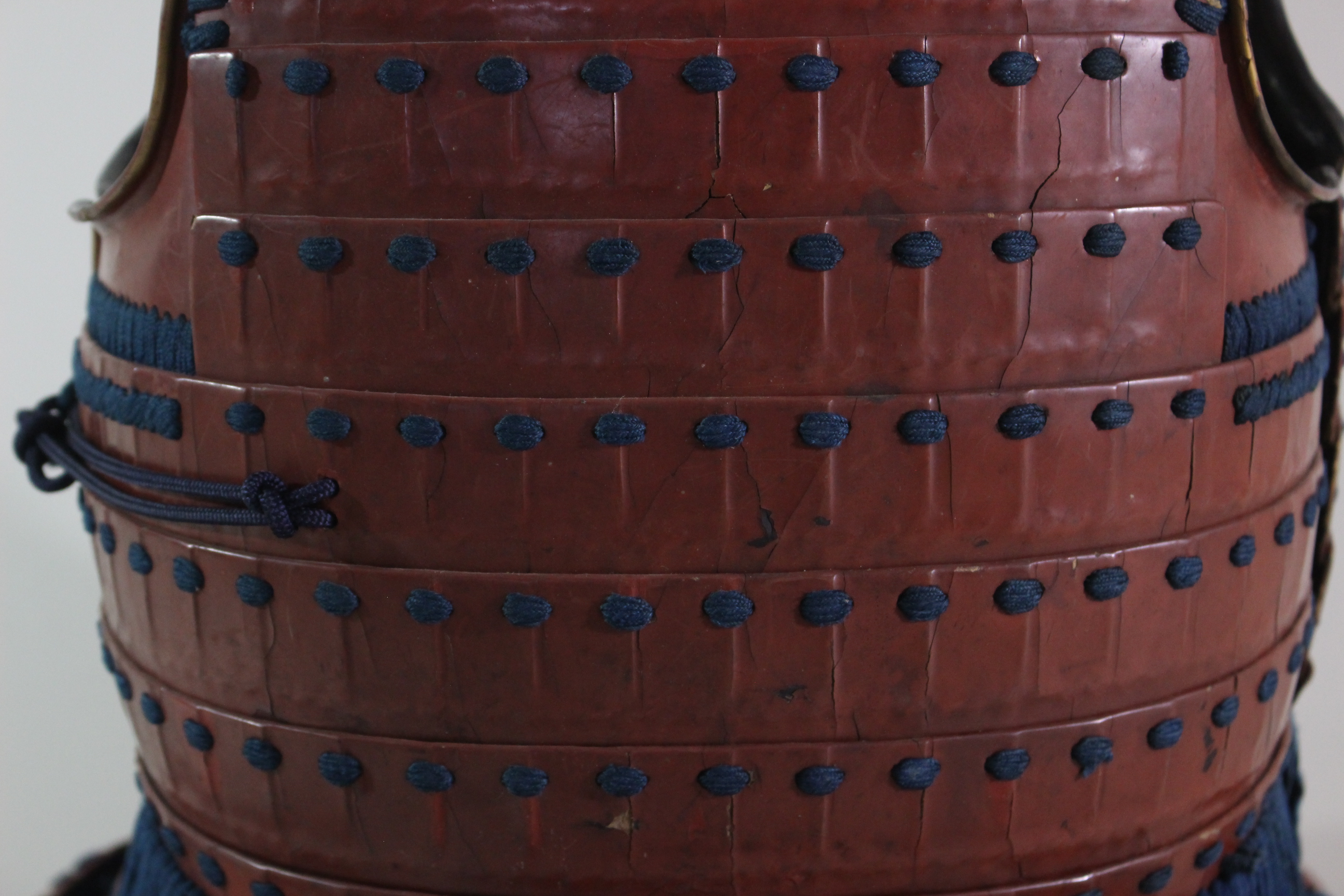Special Kicho Certification: Iron Vermilion Lacquer Cut-Plate Iyo-Zane Light Blue Thread Laced Two-Piece Do Gusoku, Kojunin-gumi (Oniwaban-shu) Captain's Armor Y1-126 — 64 of 82
