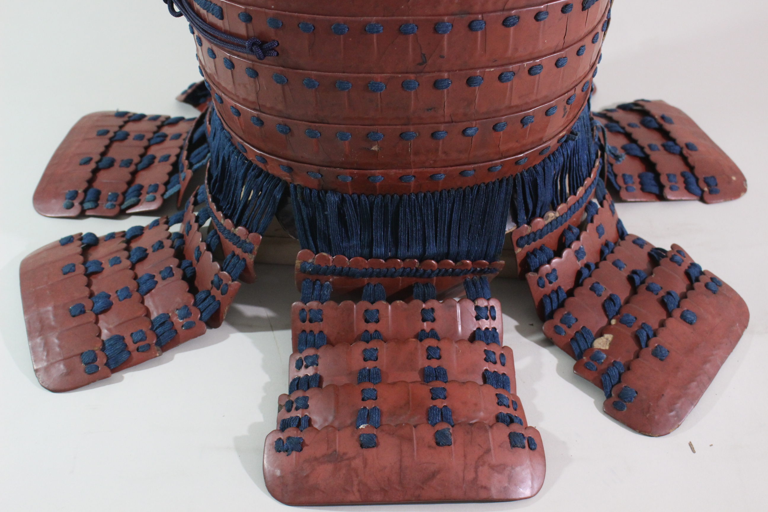 Special Kicho Certification: Iron Vermilion Lacquer Cut-Plate Iyo-Zane Light Blue Thread Laced Two-Piece Do Gusoku, Kojunin-gumi (Oniwaban-shu) Captain's Armor Y1-126 — 65 of 82