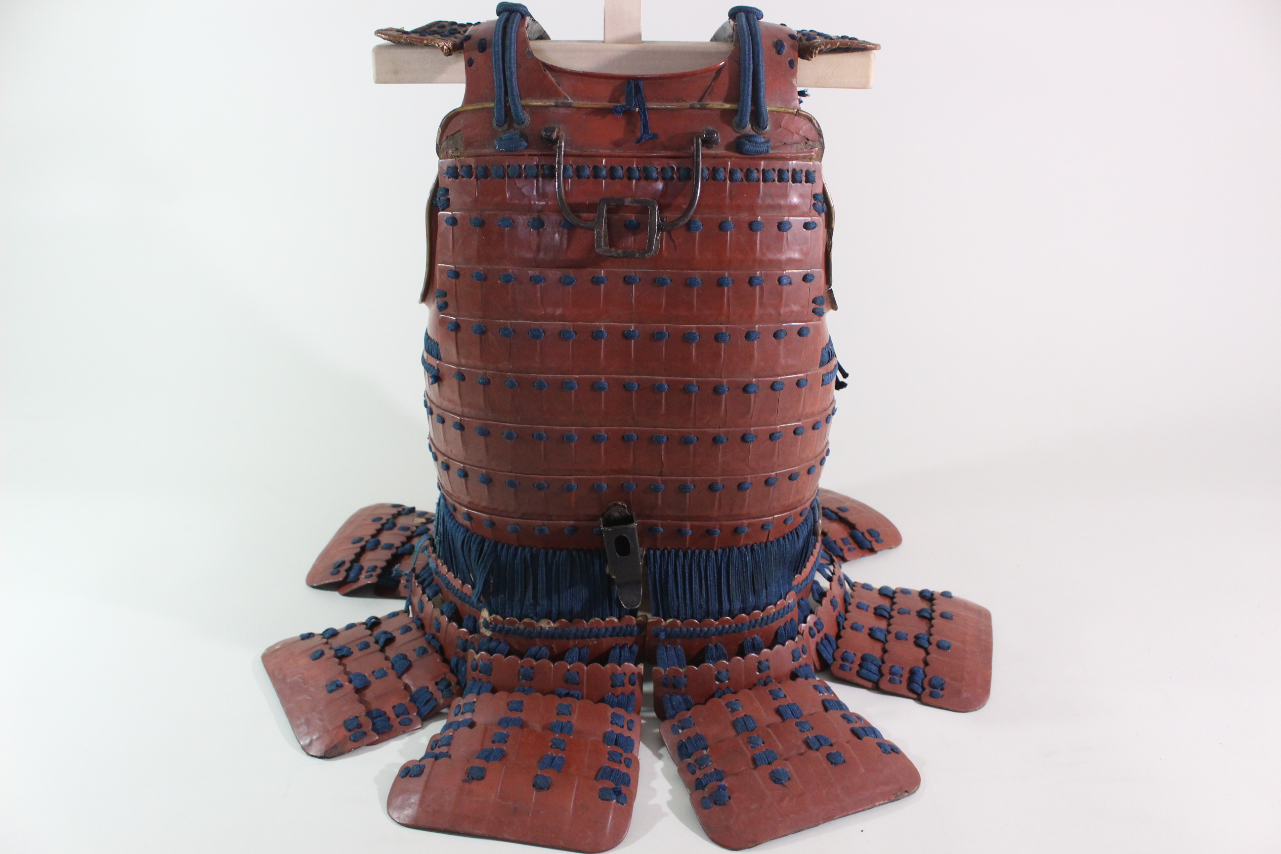 Special Kicho Certification: Iron Vermilion Lacquer Cut-Plate Iyo-Zane Light Blue Thread Laced Two-Piece Do Gusoku, Kojunin-gumi (Oniwaban-shu) Captain's Armor Y1-126 — 70 of 82