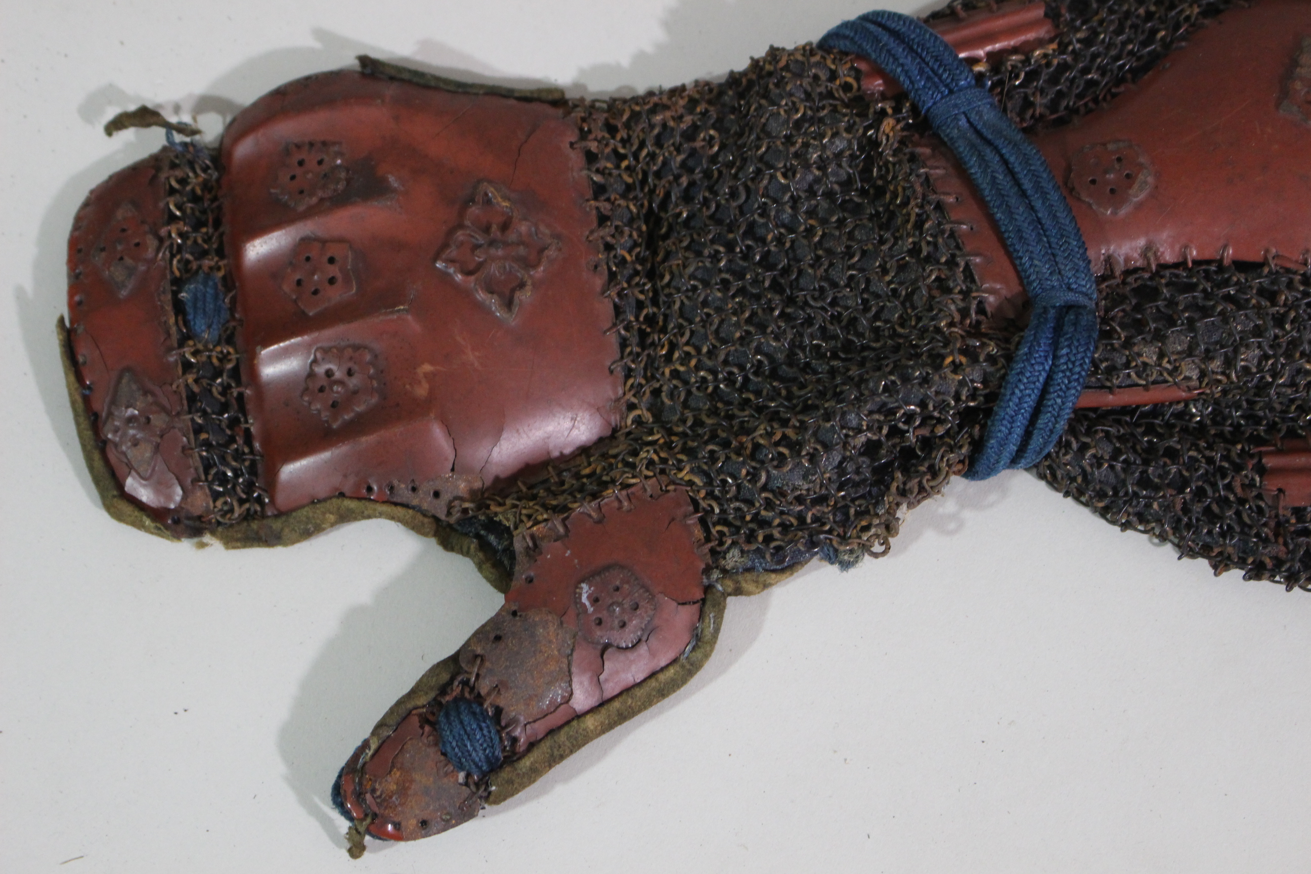 Special Kicho Certification: Iron Vermilion Lacquer Cut-Plate Iyo-Zane Light Blue Thread Laced Two-Piece Do Gusoku, Kojunin-gumi (Oniwaban-shu) Captain's Armor Y1-126 — 2 of 82