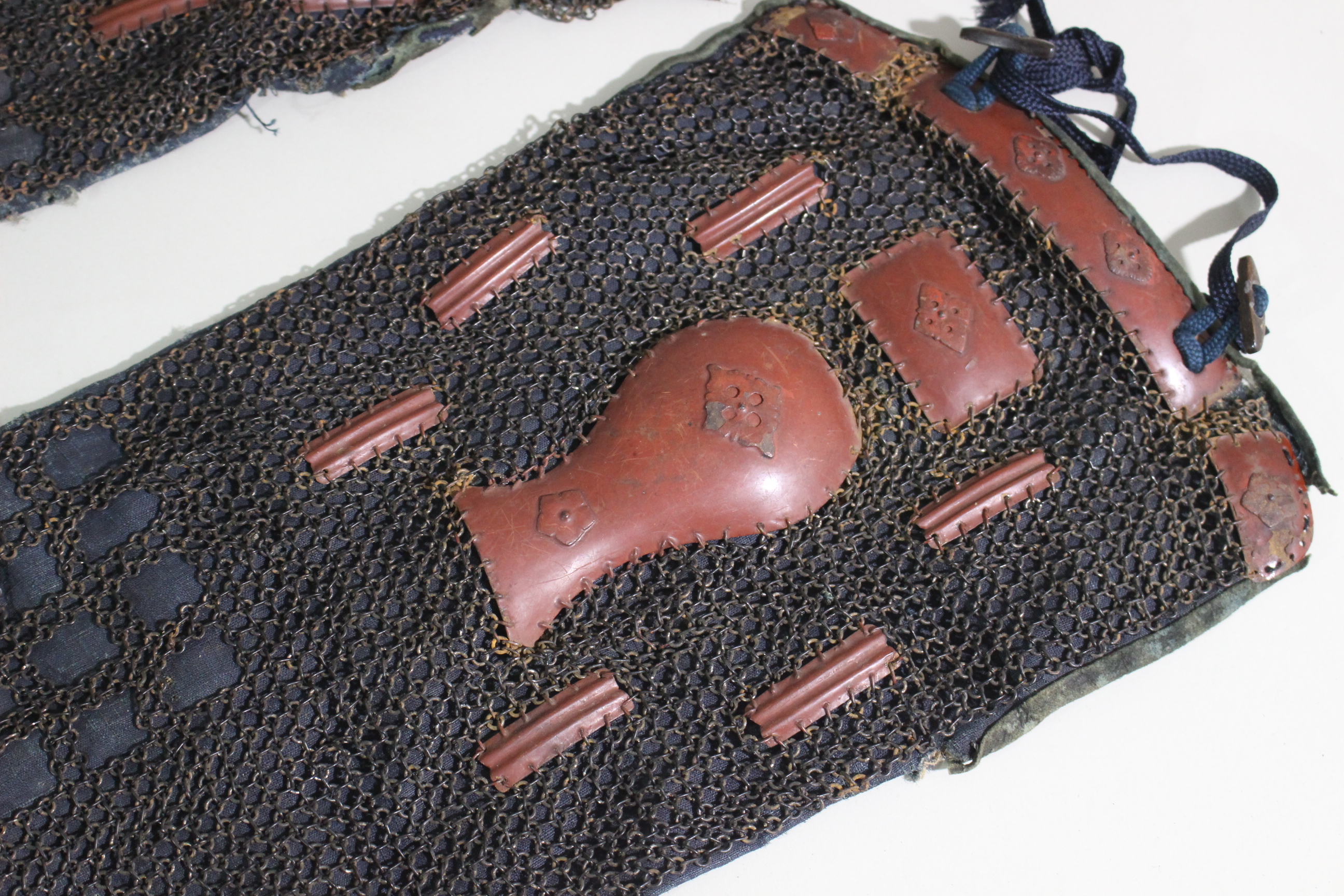 Special Kicho Certification: Iron Vermilion Lacquer Cut-Plate Iyo-Zane Light Blue Thread Laced Two-Piece Do Gusoku, Kojunin-gumi (Oniwaban-shu) Captain's Armor Y1-126 — 3 of 82