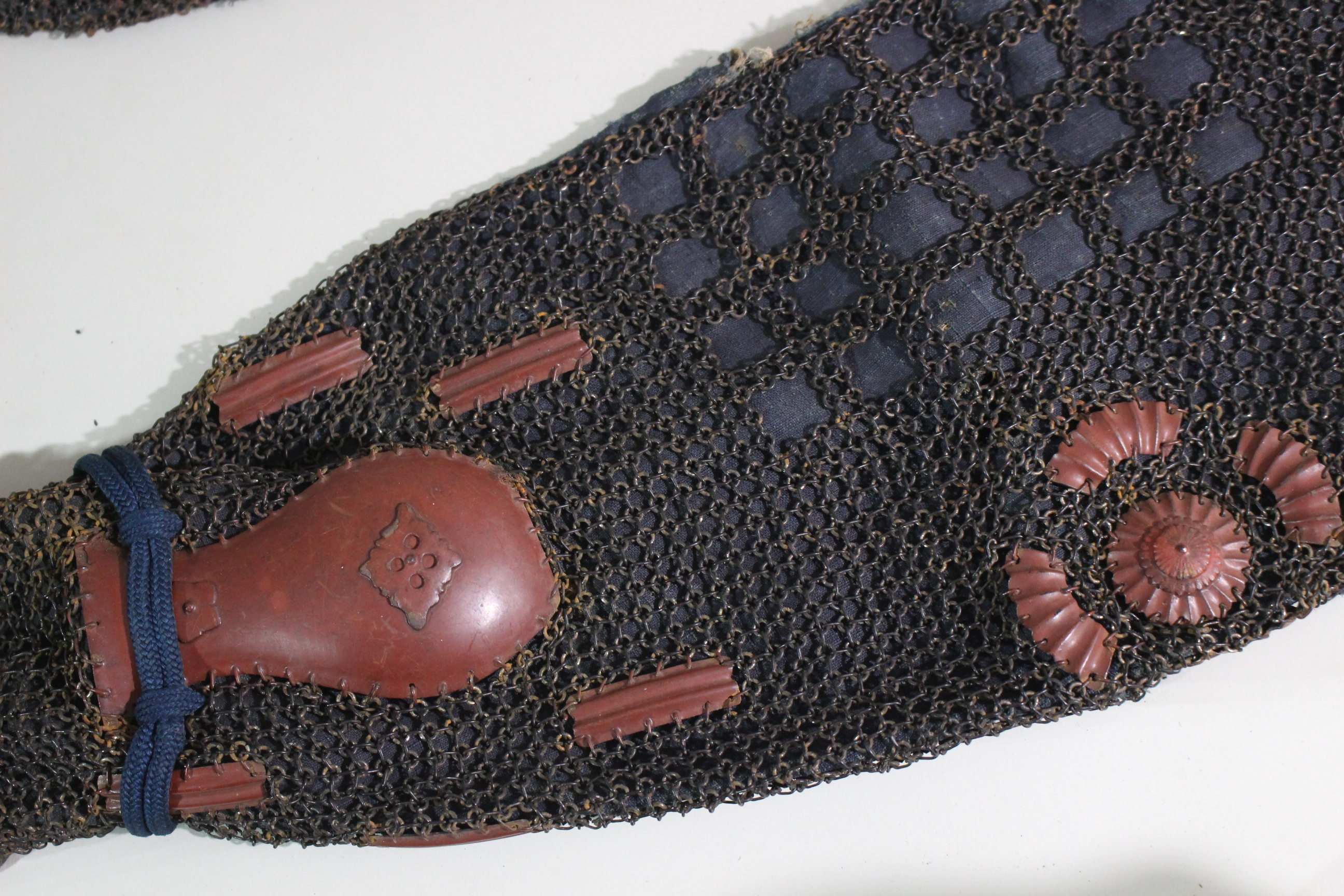 Special Kicho Certification: Iron Vermilion Lacquer Cut-Plate Iyo-Zane Light Blue Thread Laced Two-Piece Do Gusoku, Kojunin-gumi (Oniwaban-shu) Captain's Armor Y1-126 — 4 of 82