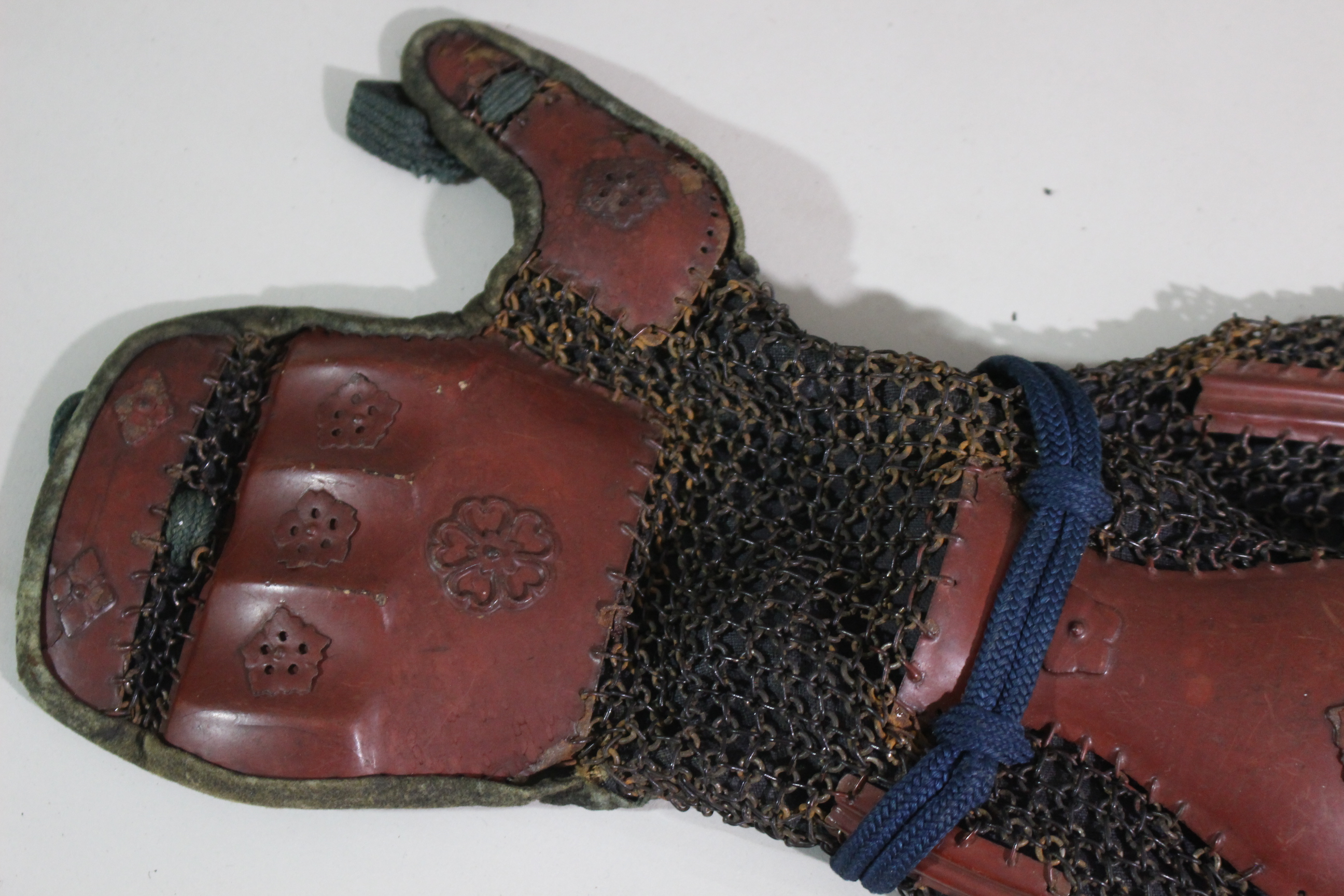 Special Kicho Certification: Iron Vermilion Lacquer Cut-Plate Iyo-Zane Light Blue Thread Laced Two-Piece Do Gusoku, Kojunin-gumi (Oniwaban-shu) Captain's Armor Y1-126 — 5 of 82