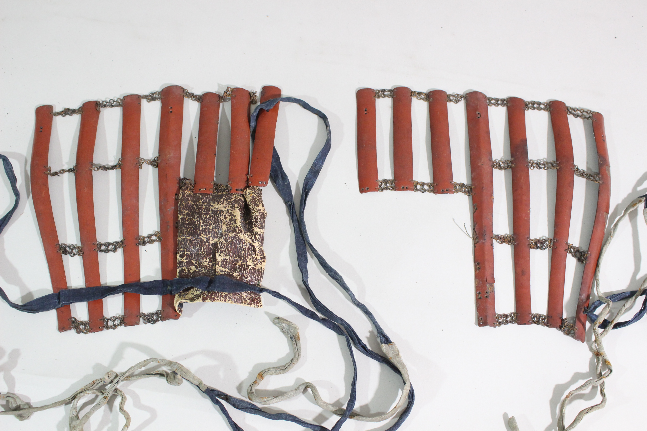 Special Kicho Certification: Iron Vermilion Lacquer Cut-Plate Iyo-Zane Light Blue Thread Laced Two-Piece Do Gusoku, Kojunin-gumi (Oniwaban-shu) Captain's Armor Y1-126 — 7 of 82