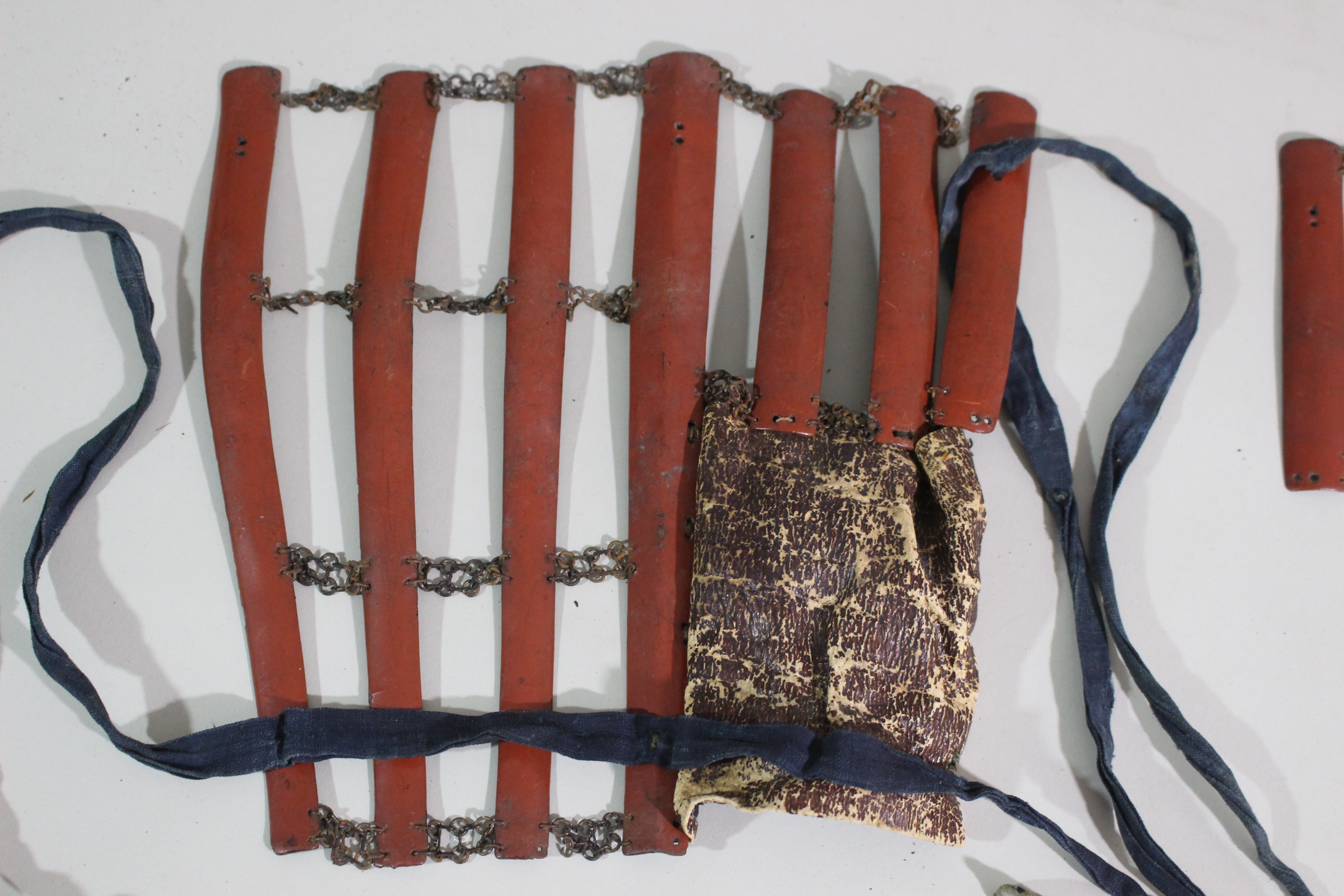Special Kicho Certification: Iron Vermilion Lacquer Cut-Plate Iyo-Zane Light Blue Thread Laced Two-Piece Do Gusoku, Kojunin-gumi (Oniwaban-shu) Captain's Armor Y1-126 — 8 of 82