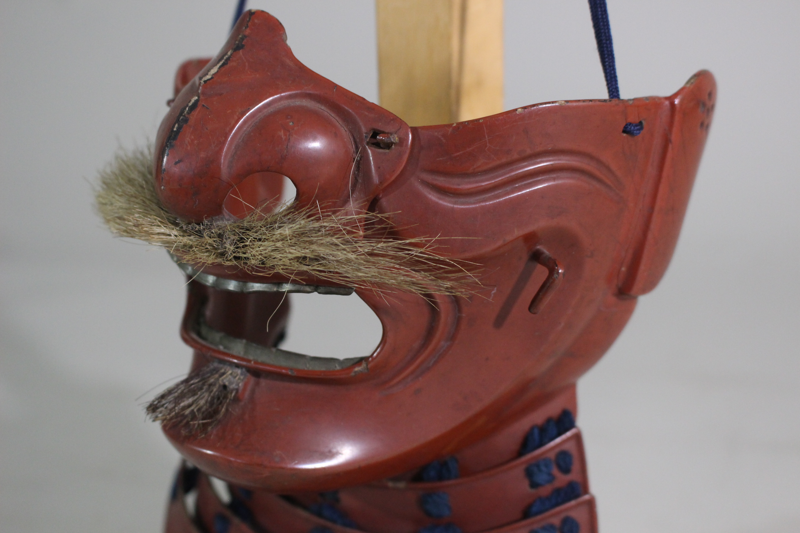 Special Kicho Certification: Iron Vermilion Lacquer Cut-Plate Iyo-Zane Light Blue Thread Laced Two-Piece Do Gusoku, Kojunin-gumi (Oniwaban-shu) Captain's Armor Y1-126 — 12 of 82