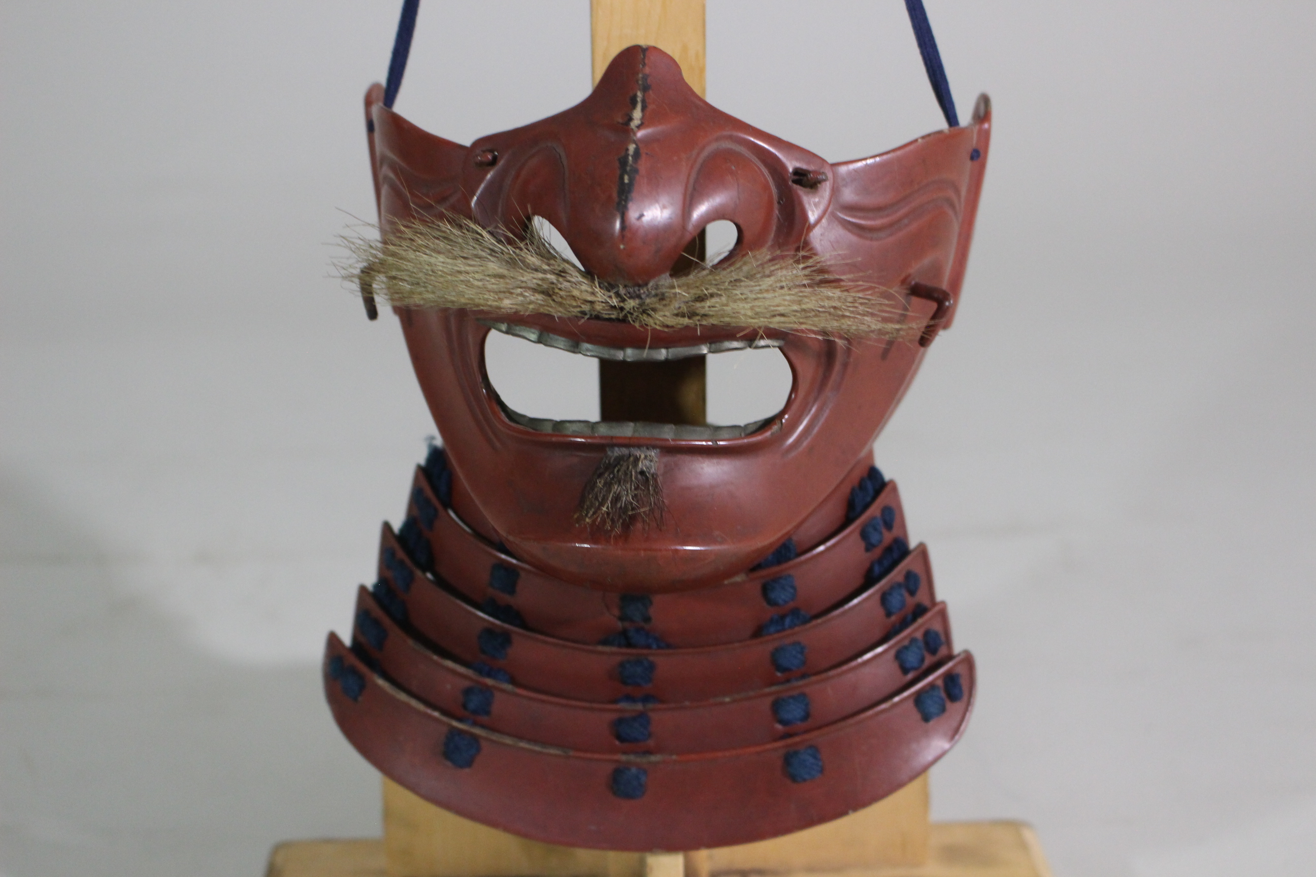 Special Kicho Certification: Iron Vermilion Lacquer Cut-Plate Iyo-Zane Light Blue Thread Laced Two-Piece Do Gusoku, Kojunin-gumi (Oniwaban-shu) Captain's Armor Y1-126 — 13 of 82