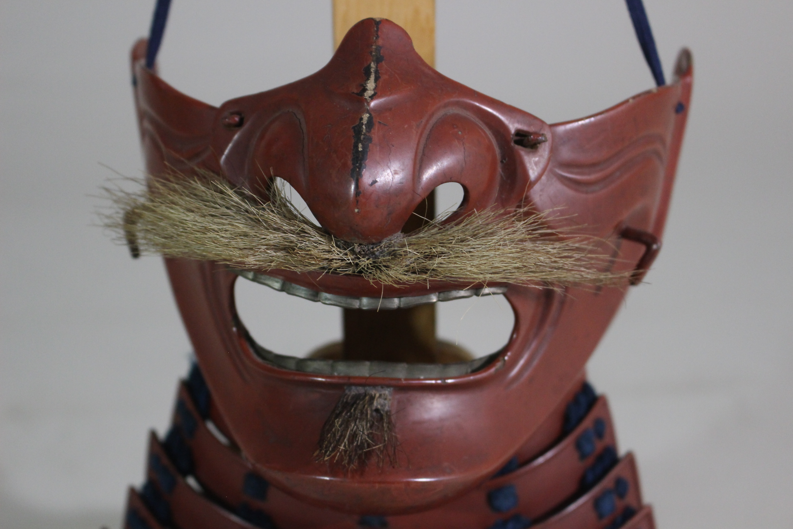 Special Kicho Certification: Iron Vermilion Lacquer Cut-Plate Iyo-Zane Light Blue Thread Laced Two-Piece Do Gusoku, Kojunin-gumi (Oniwaban-shu) Captain's Armor Y1-126 — 14 of 82