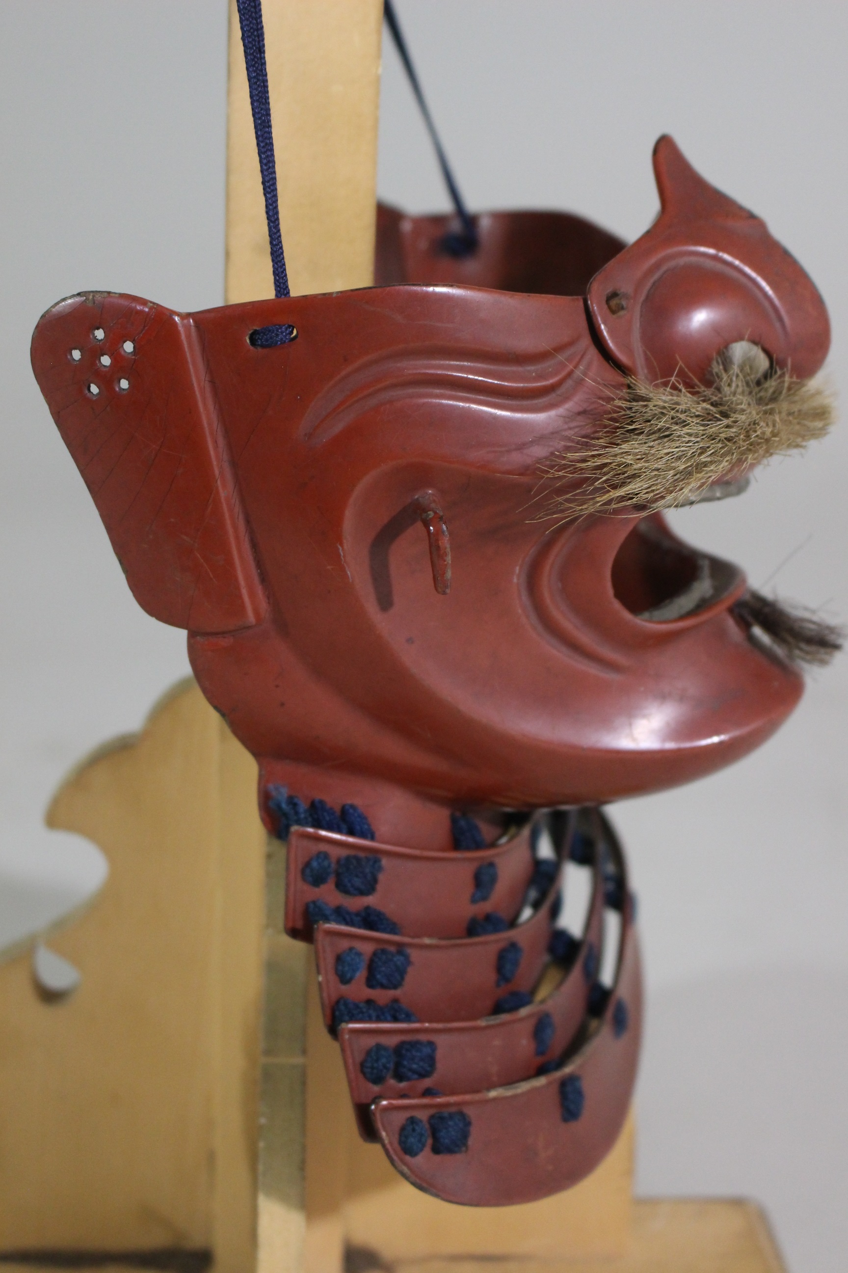 Special Kicho Certification: Iron Vermilion Lacquer Cut-Plate Iyo-Zane Light Blue Thread Laced Two-Piece Do Gusoku, Kojunin-gumi (Oniwaban-shu) Captain's Armor Y1-126 — 16 of 82