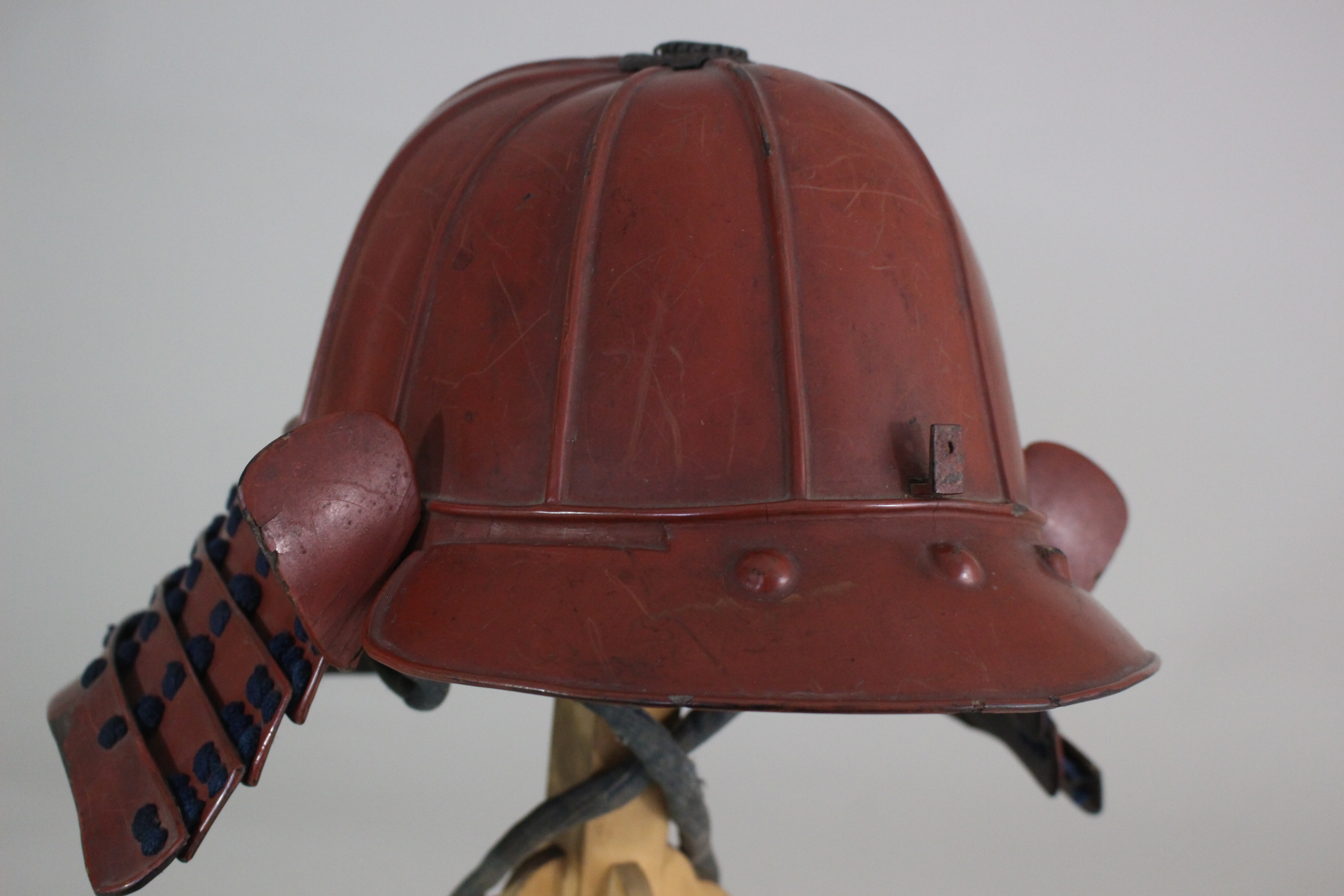 Special Kicho Certification: Iron Vermilion Lacquer Cut-Plate Iyo-Zane Light Blue Thread Laced Two-Piece Do Gusoku, Kojunin-gumi (Oniwaban-shu) Captain's Armor Y1-126 — 23 of 82