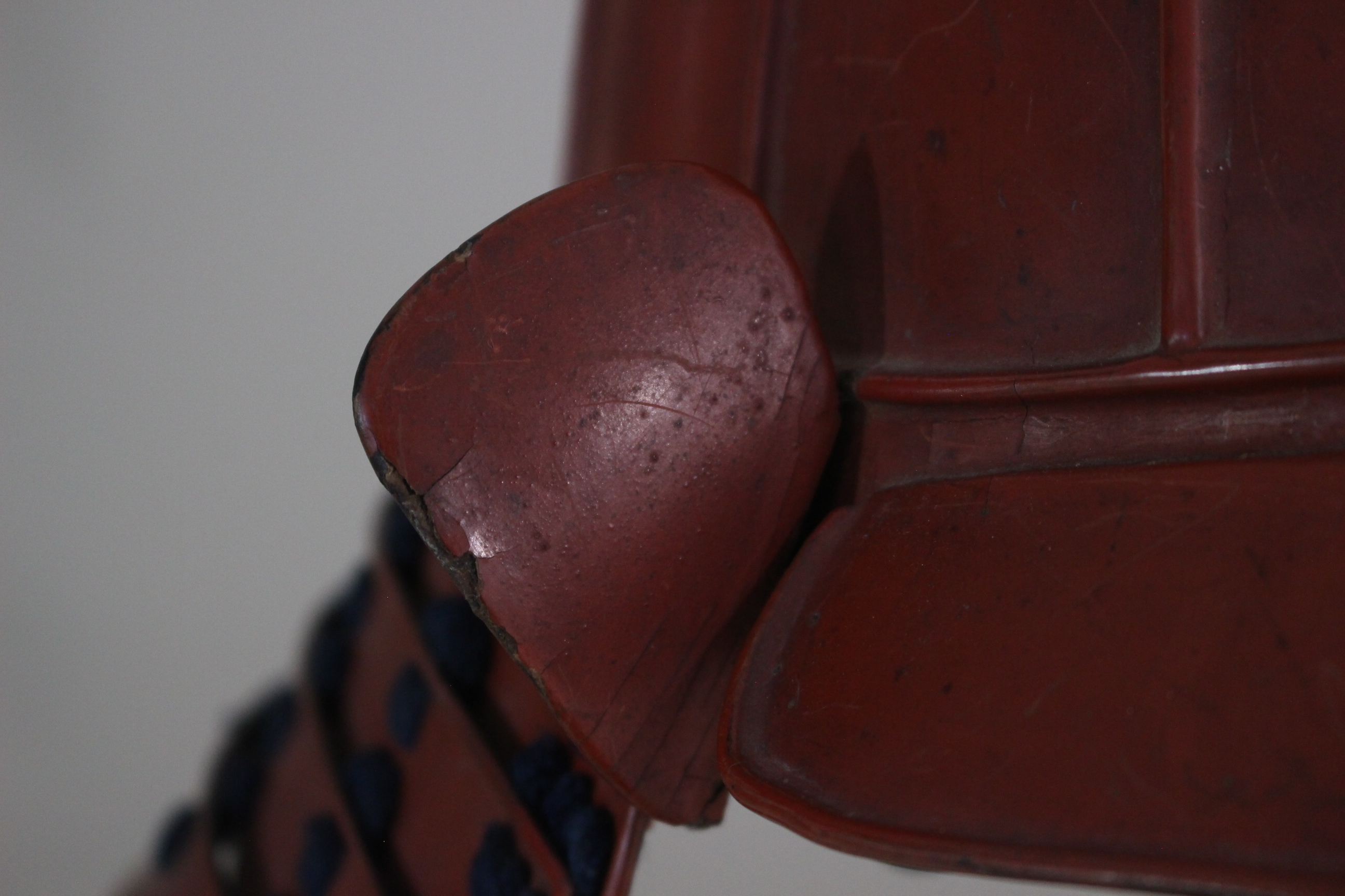 Special Kicho Certification: Iron Vermilion Lacquer Cut-Plate Iyo-Zane Light Blue Thread Laced Two-Piece Do Gusoku, Kojunin-gumi (Oniwaban-shu) Captain's Armor Y1-126 — 25 of 82