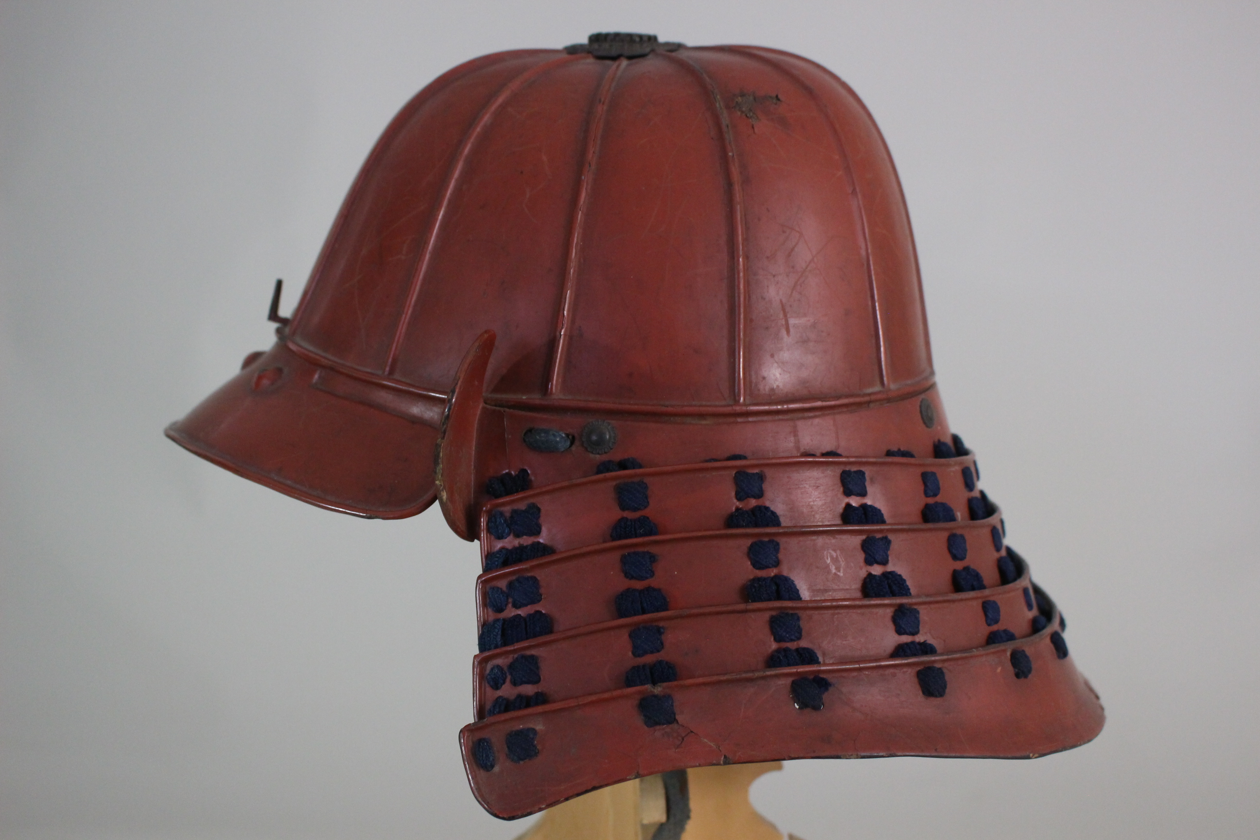 Special Kicho Certification: Iron Vermilion Lacquer Cut-Plate Iyo-Zane Light Blue Thread Laced Two-Piece Do Gusoku, Kojunin-gumi (Oniwaban-shu) Captain's Armor Y1-126 — 26 of 82
