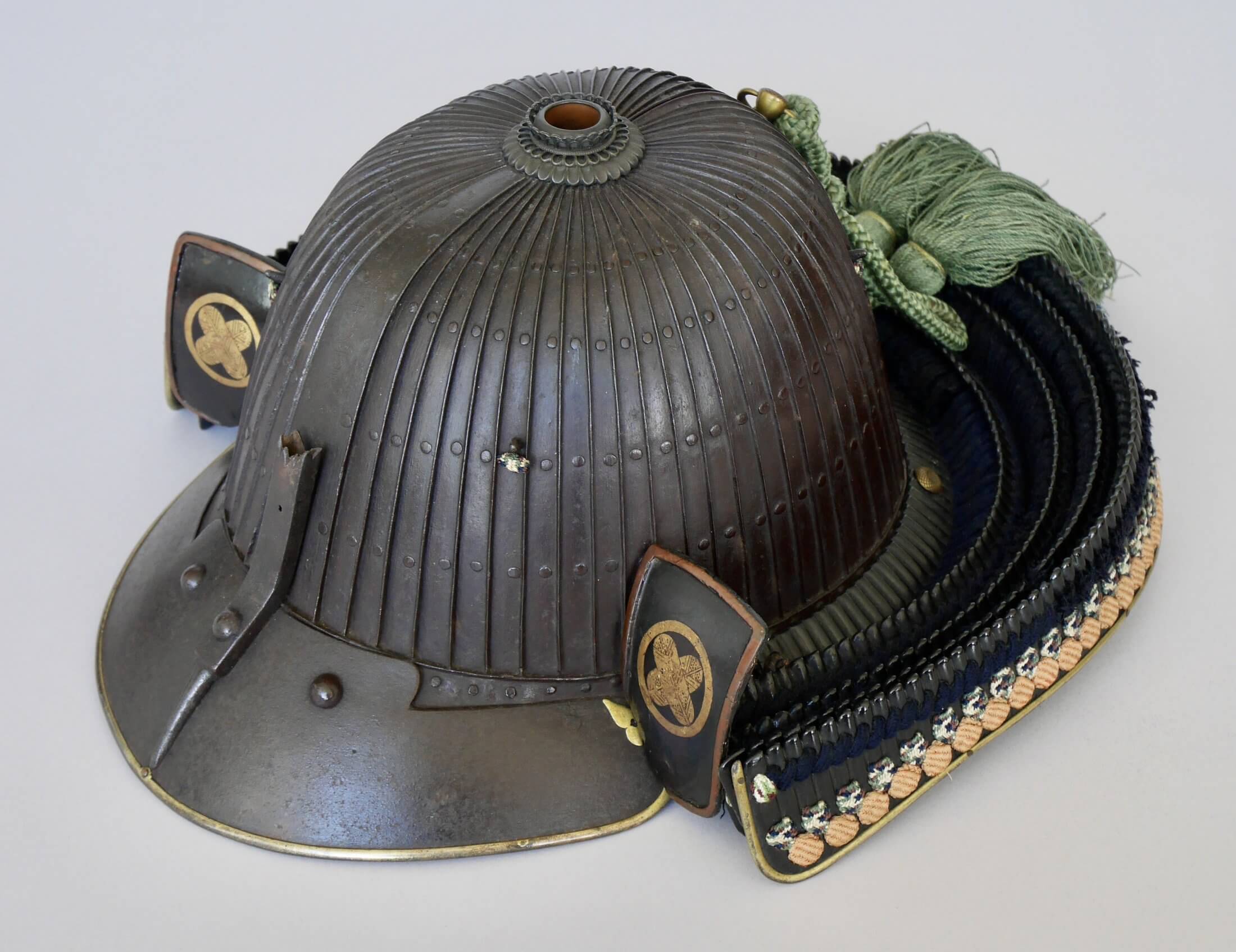 Iron Russet-lacquered 62-plate Suji Kabuto with Iron Russet-lacquered Nimai-do Gusoku — 15 of 33