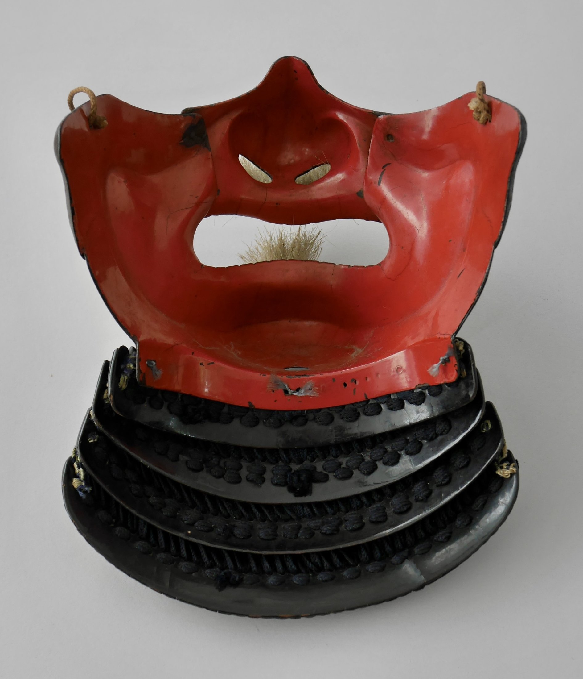 Iron Russet-lacquered 62-plate Suji Kabuto with Iron Russet-lacquered Nimai-do Gusoku — 21 of 33