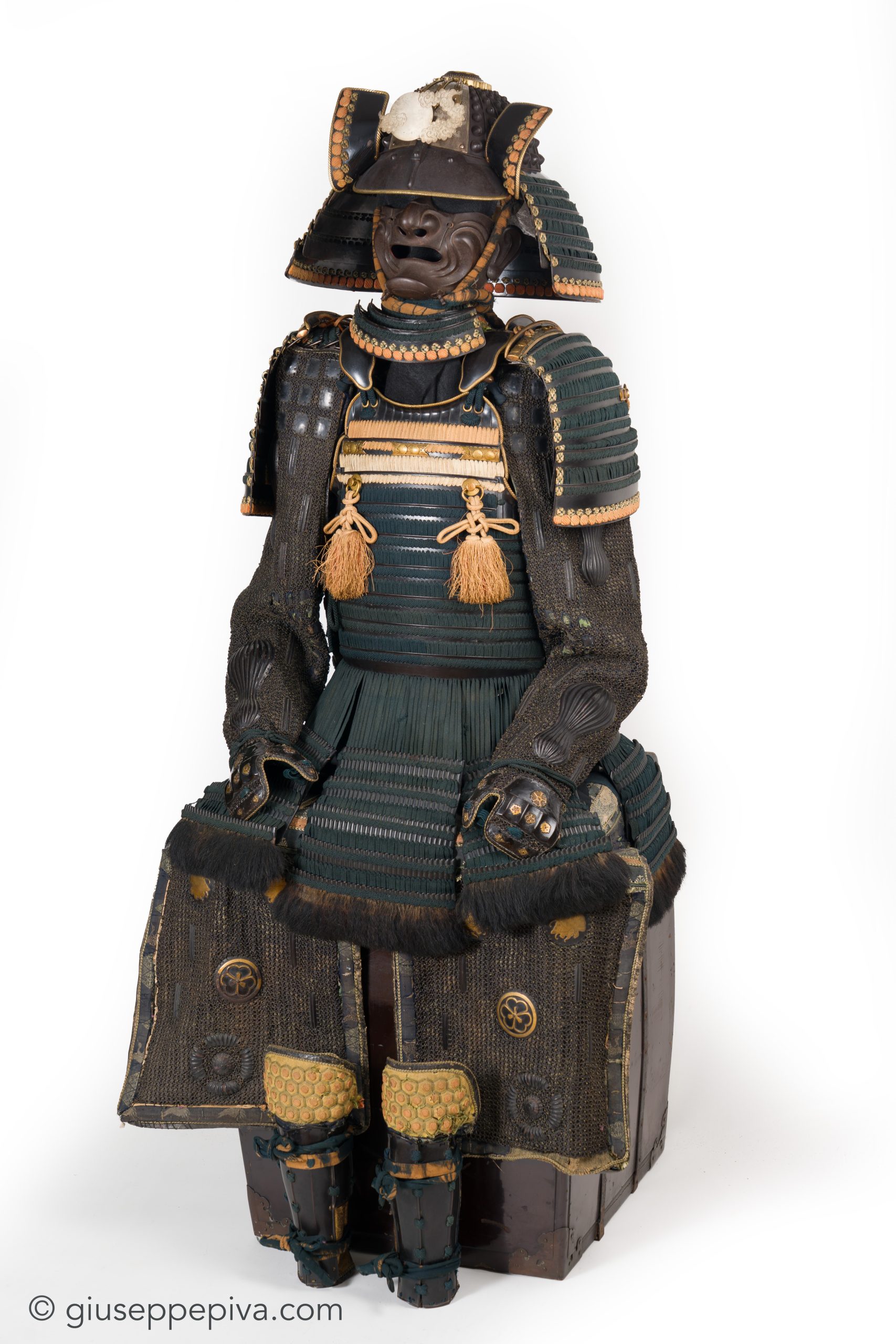 Ita-kozane-dō Tosei Gusoku - Samurai armor, mid Edo period — 1 of 14
