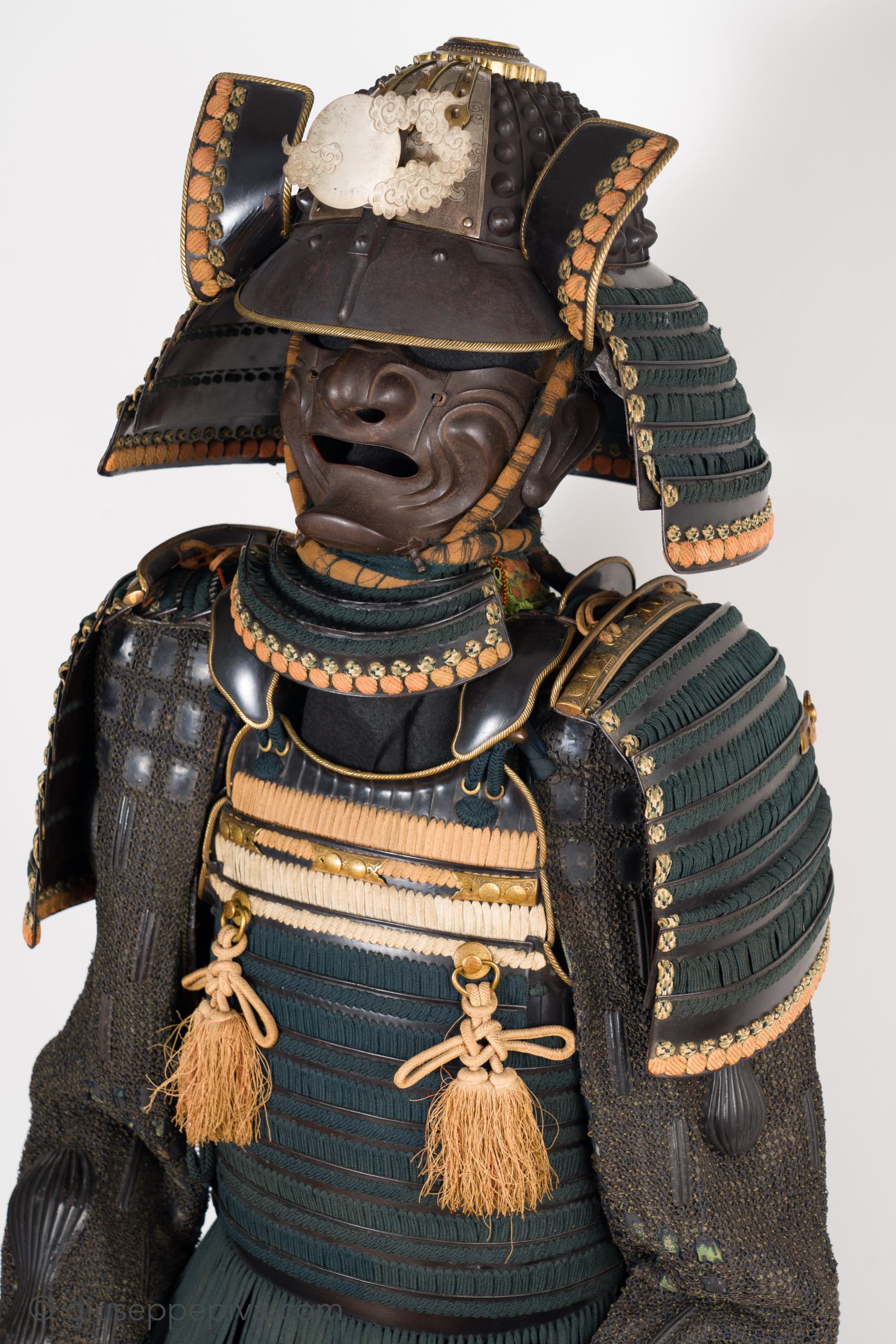 Ita-kozane-dō Tosei Gusoku - Samurai armor, mid Edo period — 5 of 14