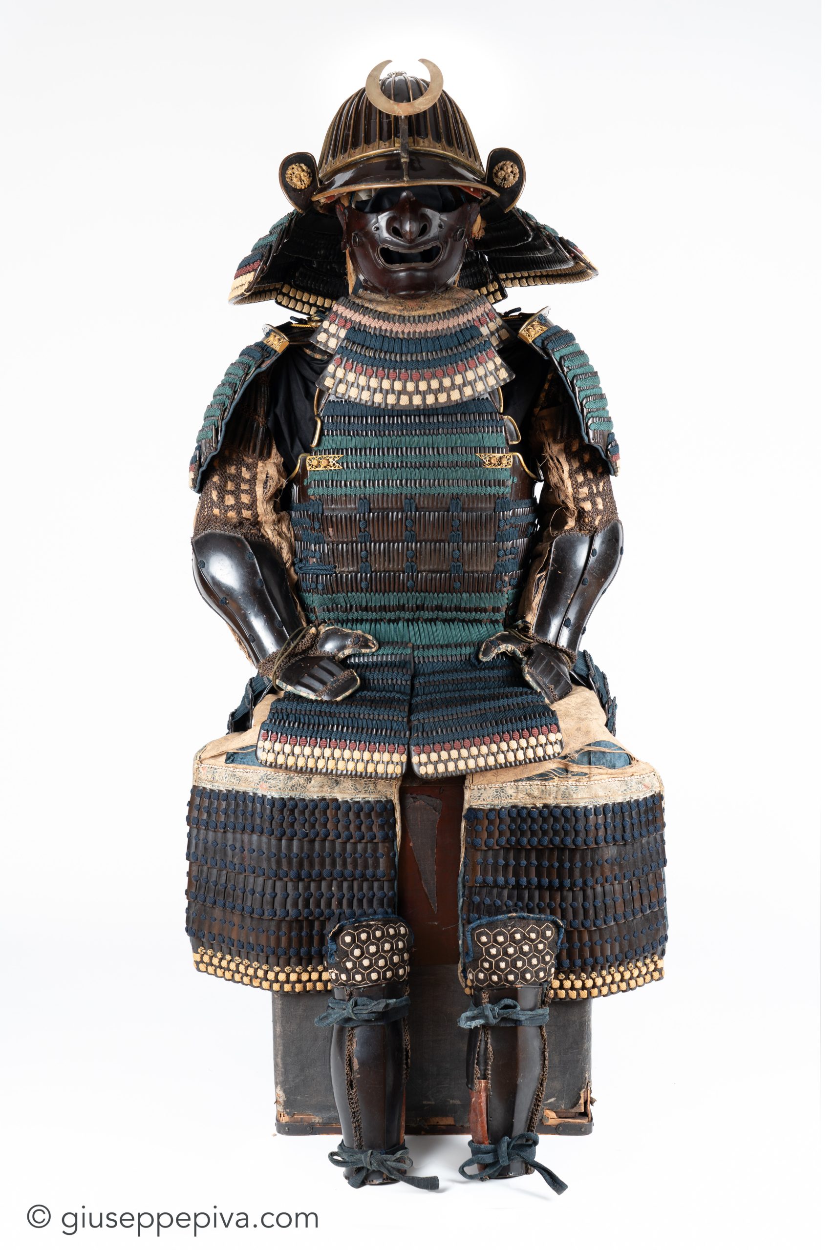 Hon-kozane maru-do gusoku, mid Edo period — 2 of 13