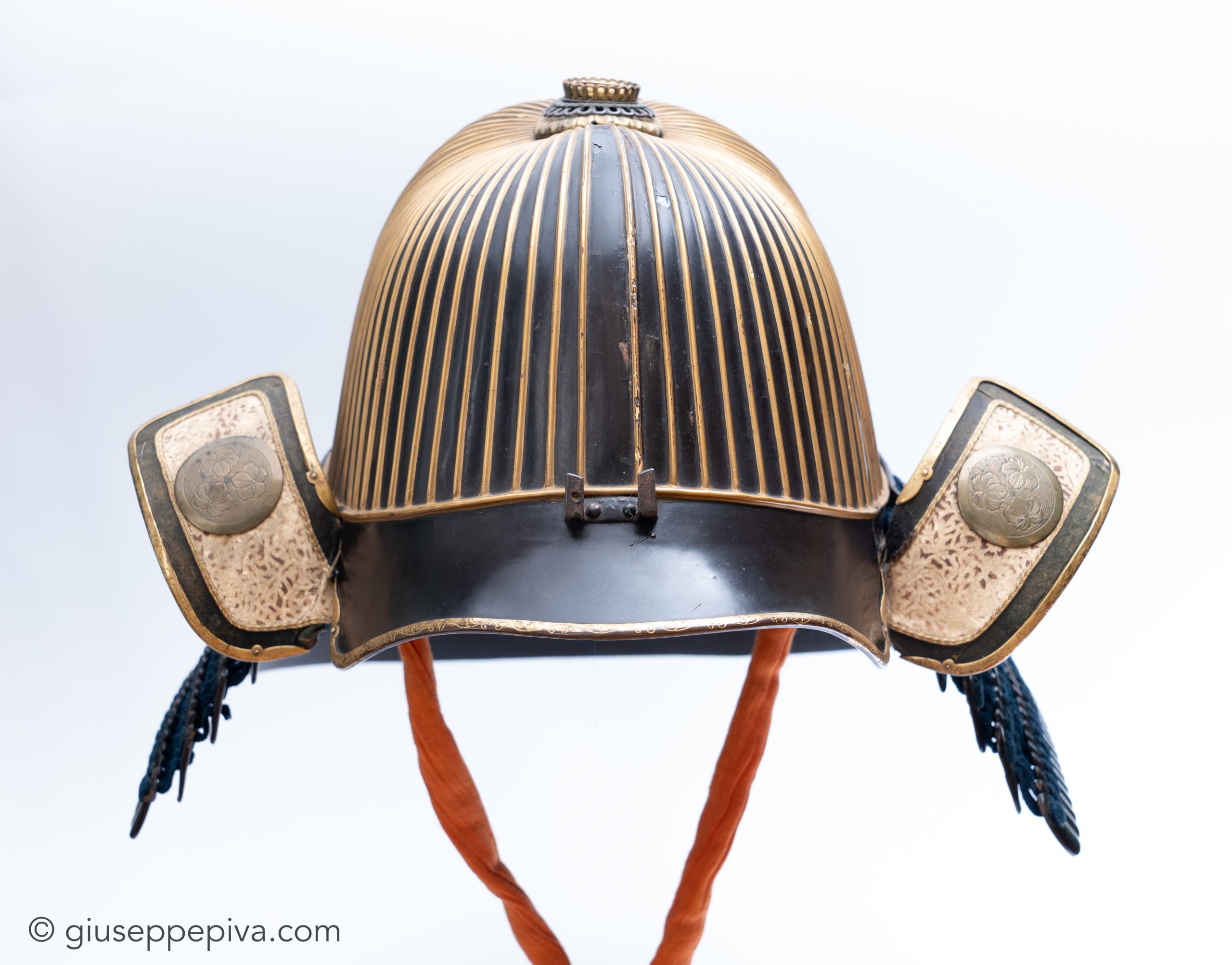 Suji-bachi kabuto kabuto, Haruta school 62-plate samurai helmet — 4 of 12