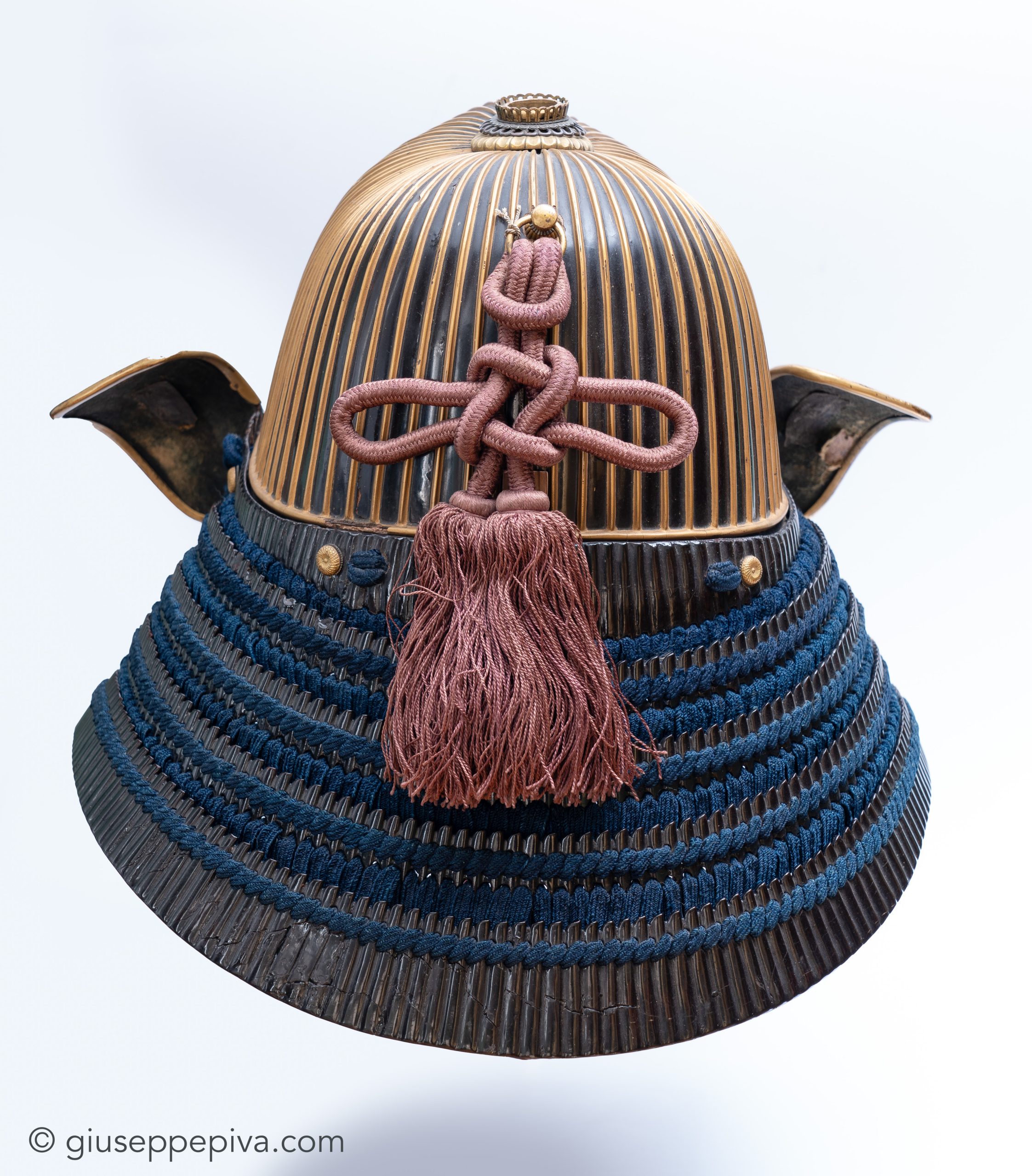 Suji-bachi kabuto kabuto, Haruta school 62-plate samurai helmet — 7 of 12