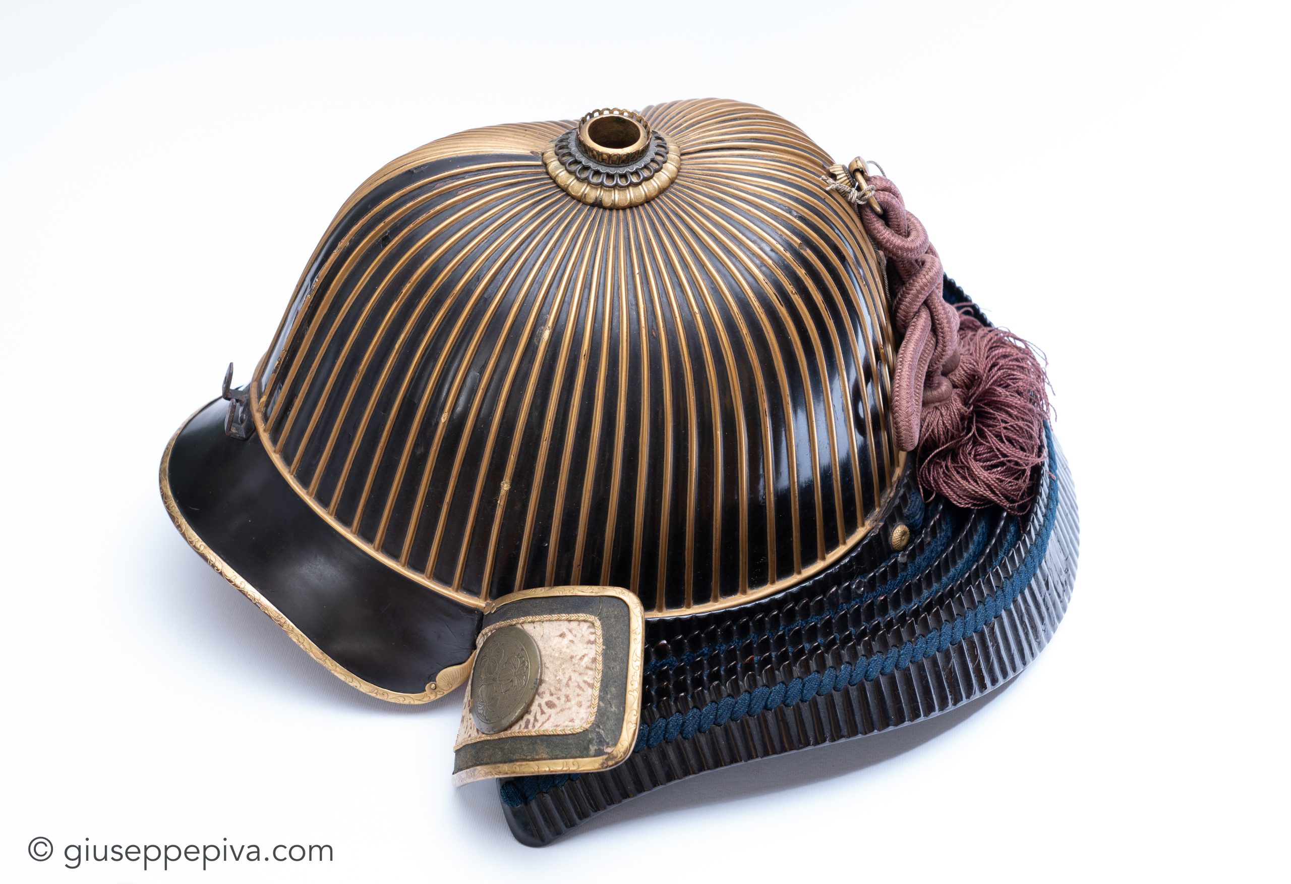 Suji-bachi kabuto kabuto, Haruta school 62-plate samurai helmet — 8 of 12