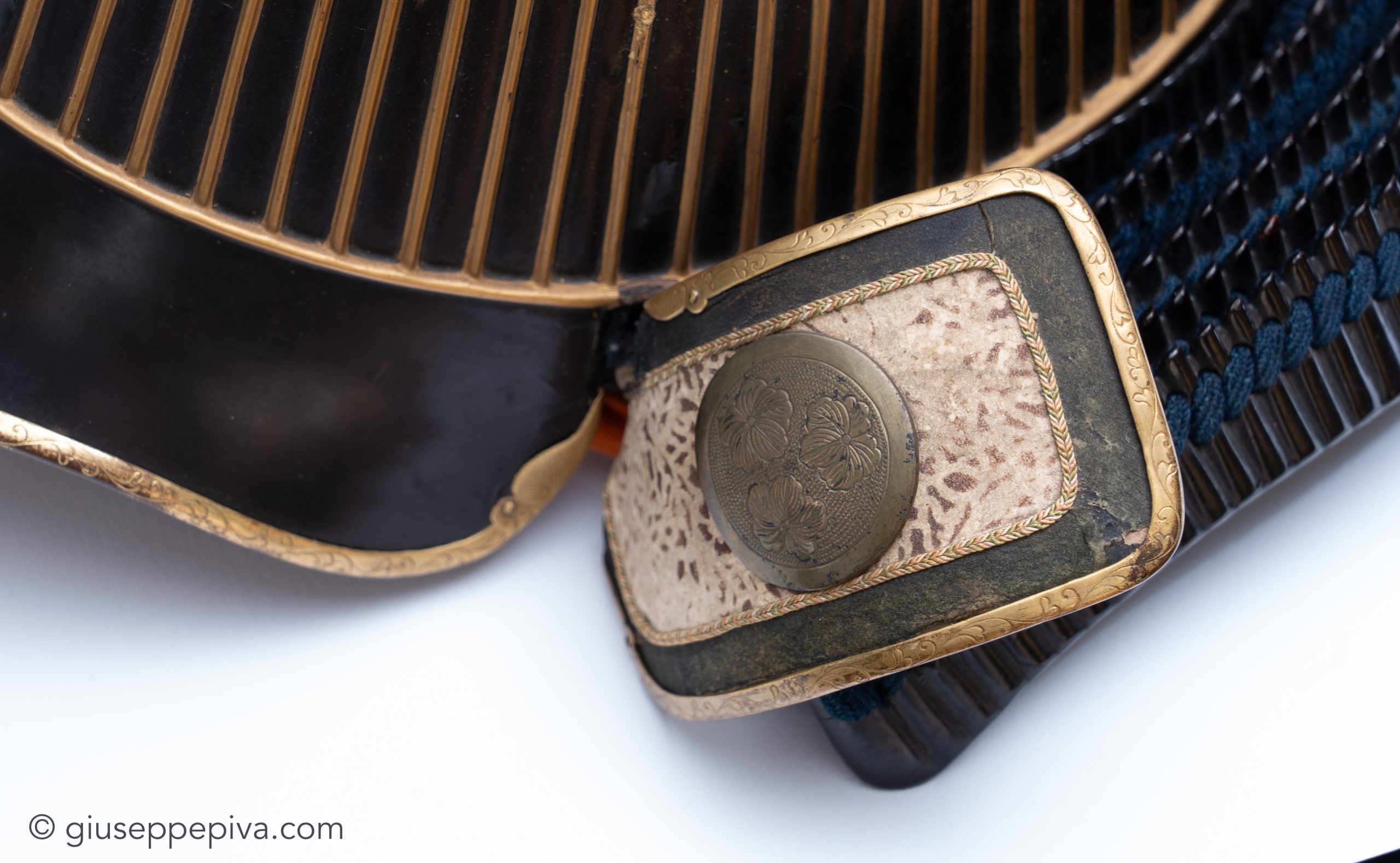 Suji-bachi kabuto kabuto, Haruta school 62-plate samurai helmet — 10 of 12