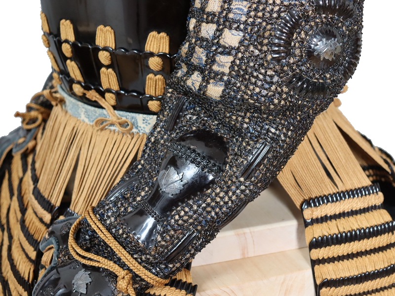 鉄黒漆塗仏胴具足 — 8 of 9
