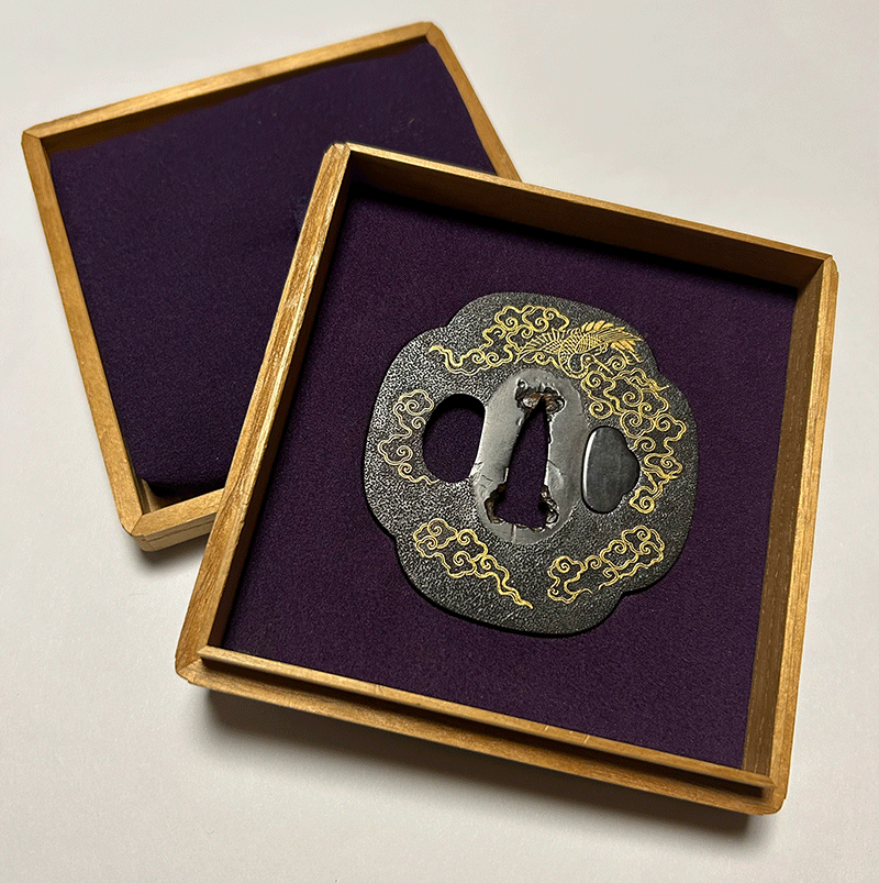 【骨董品】日本刀 鍔 鉄地 つば 「大切」?文字刻 時代物 刀装具 コレクション 特別保存 鍔 刀装具 | 日本刀ウォッチ