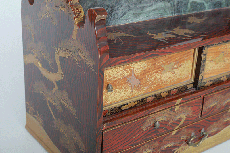 Sword Rack with crane and lucky mountain design, with wood grain lacquer Horaisan design small chest, for three swords — 5 of 6