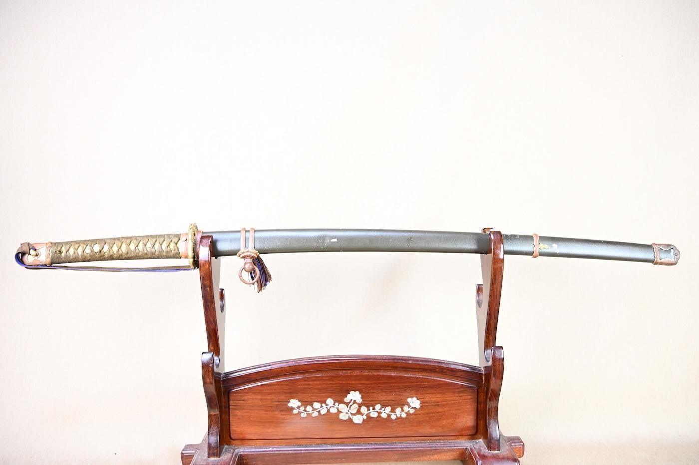 Katana: Unsigned (Mumei) 69.6cm with a relatively good Type 98 Gunto Koshirae, for appreciation, iai, or tameshigiri! — 30 of 50