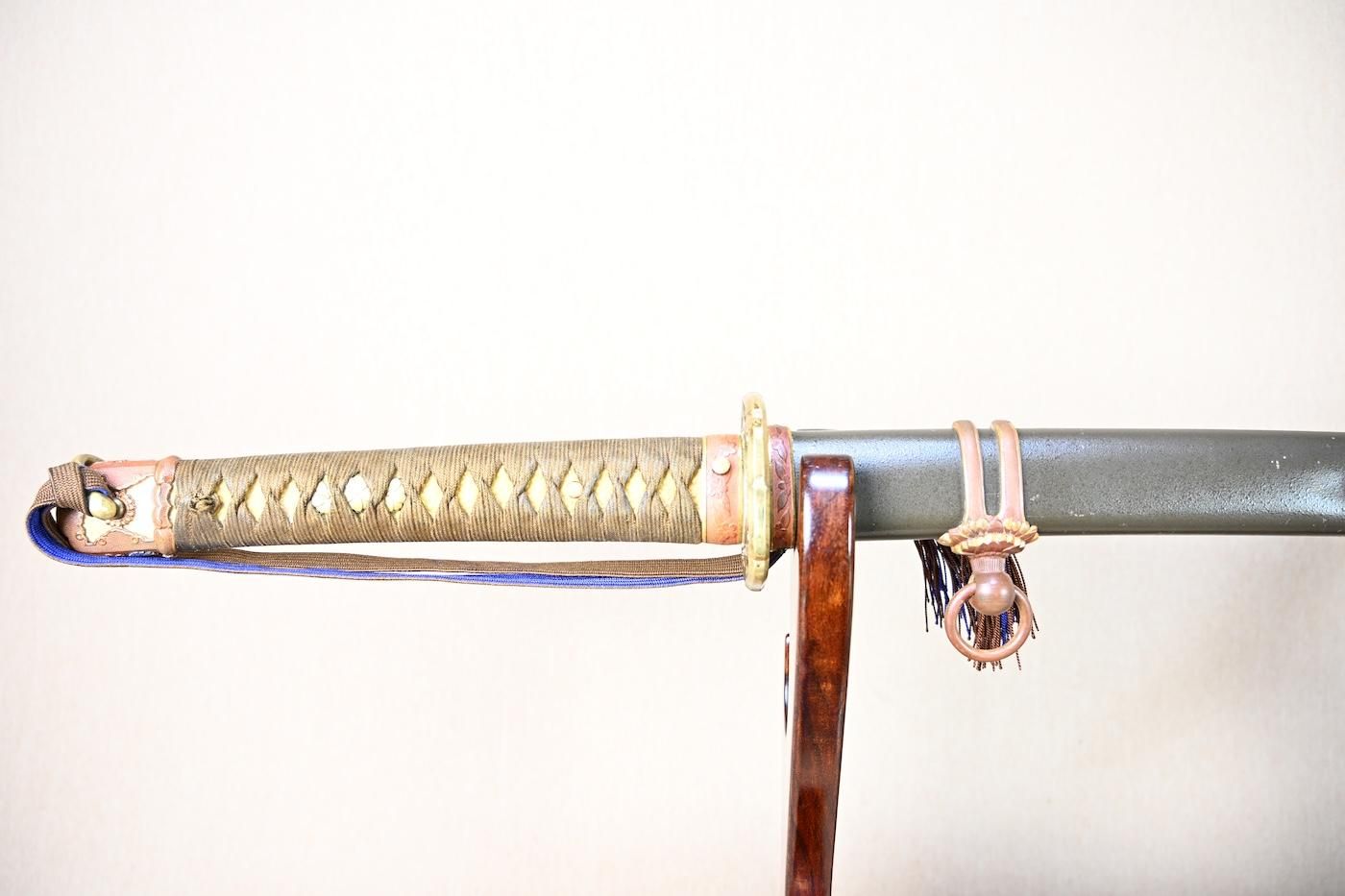 Katana: Unsigned (Mumei) 69.6cm with a relatively good Type 98 Gunto Koshirae, for appreciation, iai, or tameshigiri! — 31 of 50