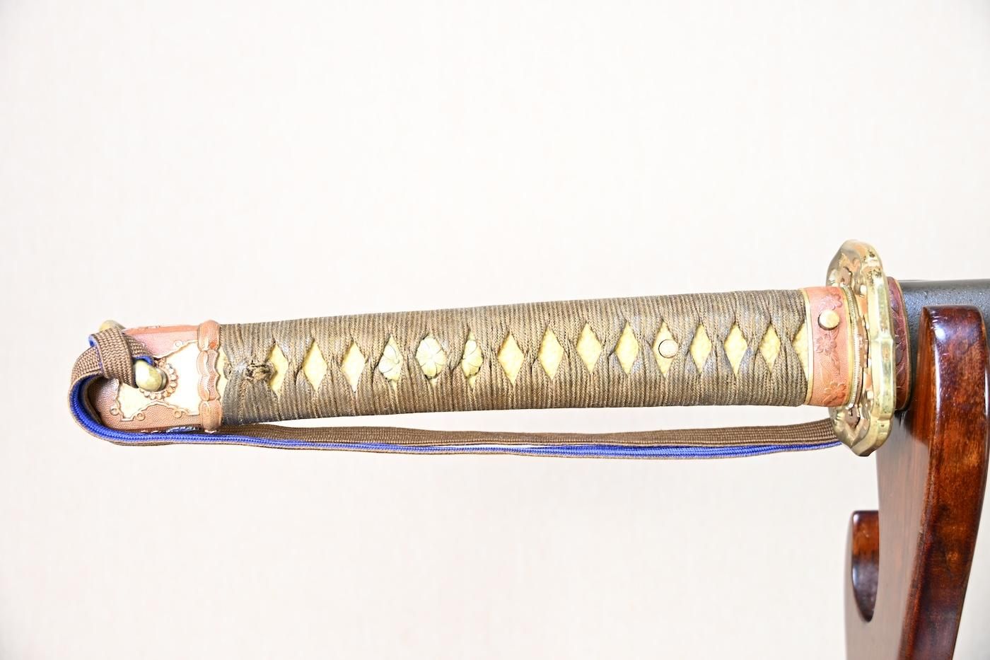 Katana: Unsigned (Mumei) 69.6cm with a relatively good Type 98 Gunto Koshirae, for appreciation, iai, or tameshigiri! — 33 of 50