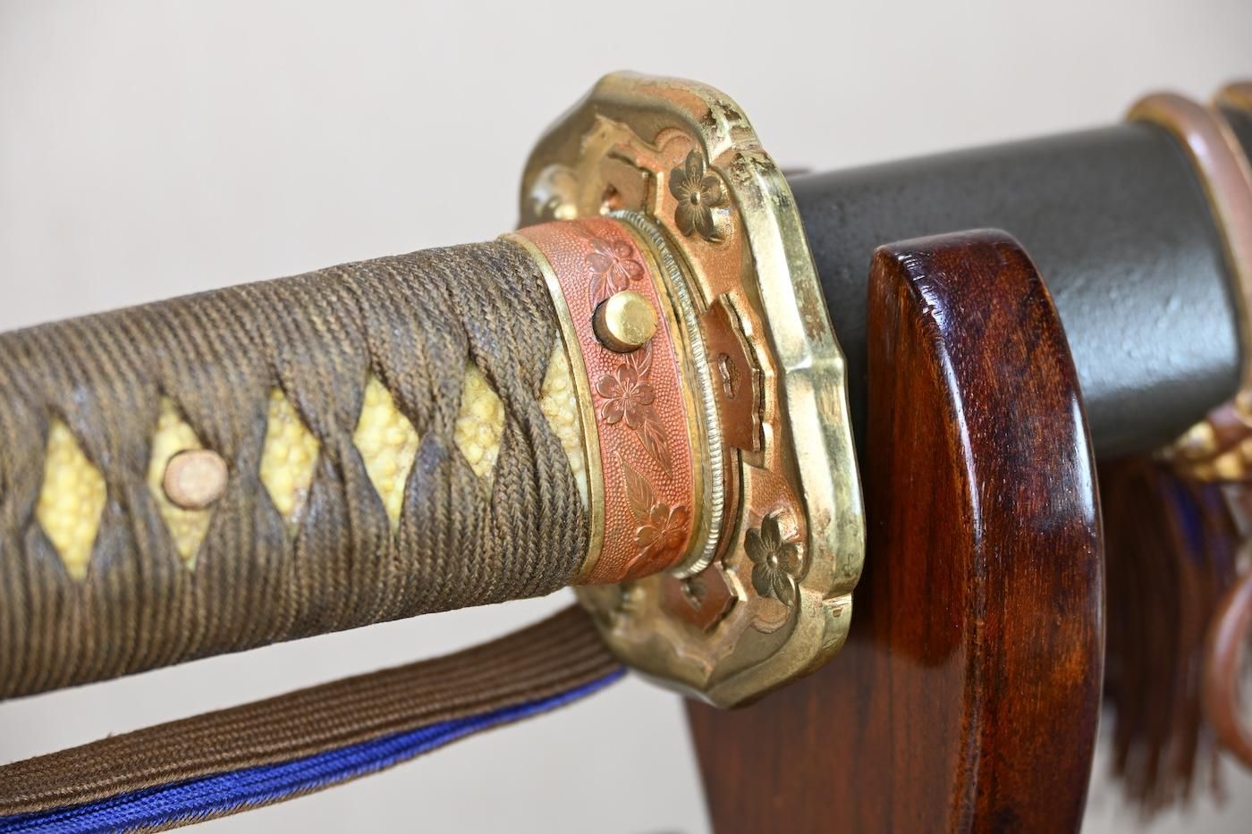 Katana: Unsigned (Mumei) 69.6cm with a relatively good Type 98 Gunto Koshirae, for appreciation, iai, or tameshigiri! — 36 of 50