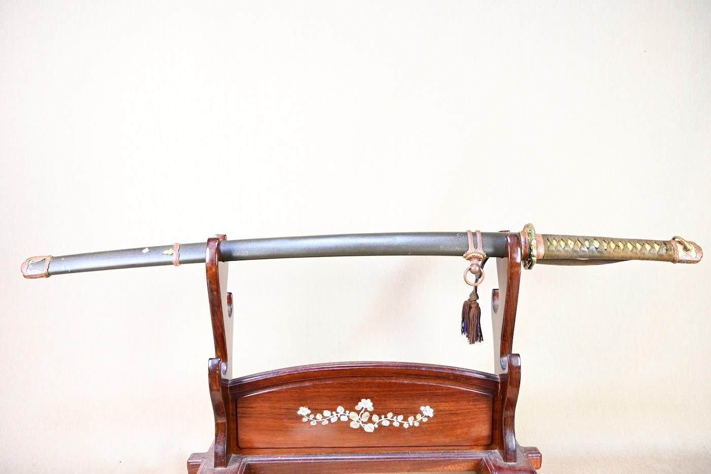 Katana: Unsigned (Mumei) 69.6cm with a relatively good Type 98 Gunto Koshirae, for appreciation, iai, or tameshigiri! — 38 of 50