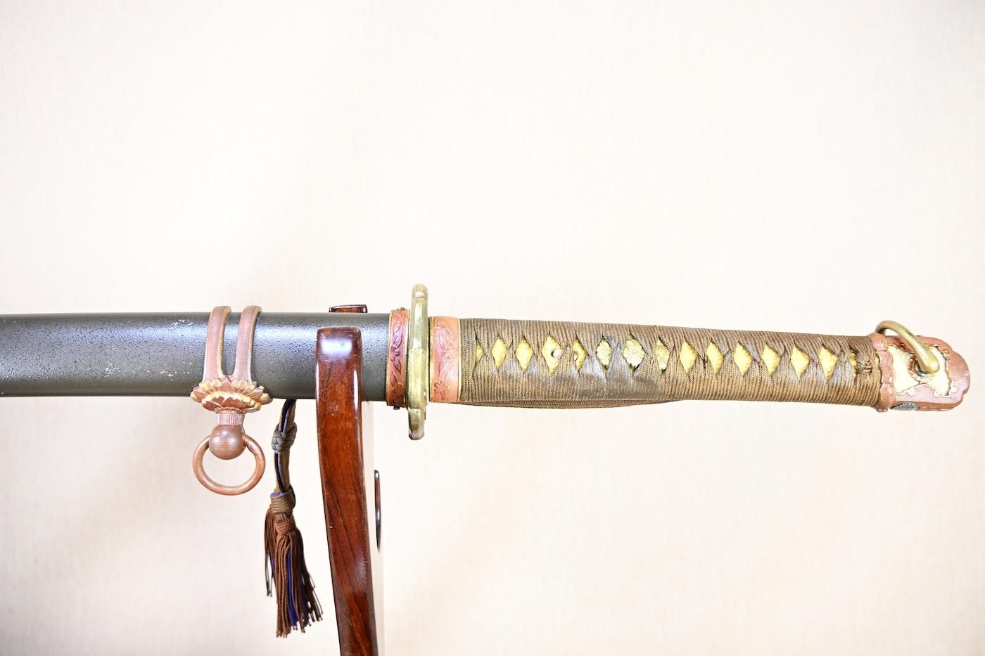 Katana: Unsigned (Mumei) 69.6cm with a relatively good Type 98 Gunto Koshirae, for appreciation, iai, or tameshigiri! — 40 of 50